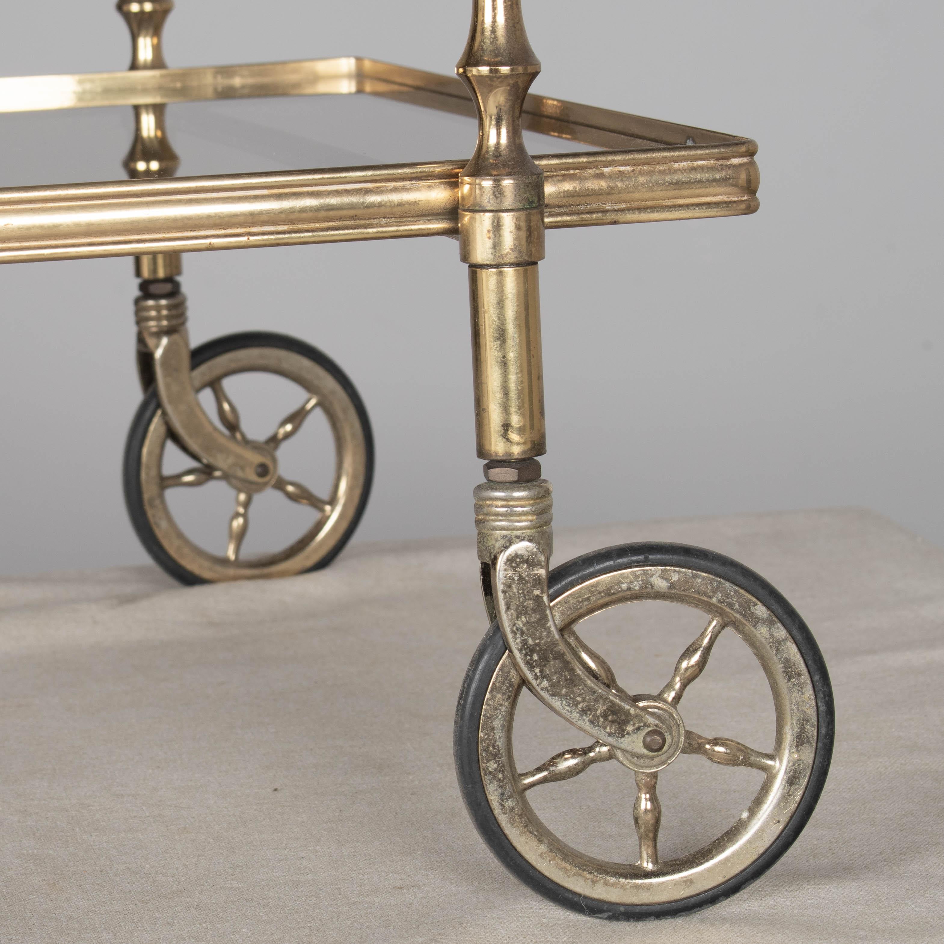 Chariot de bar en laiton du milieu du siècle en vente 6