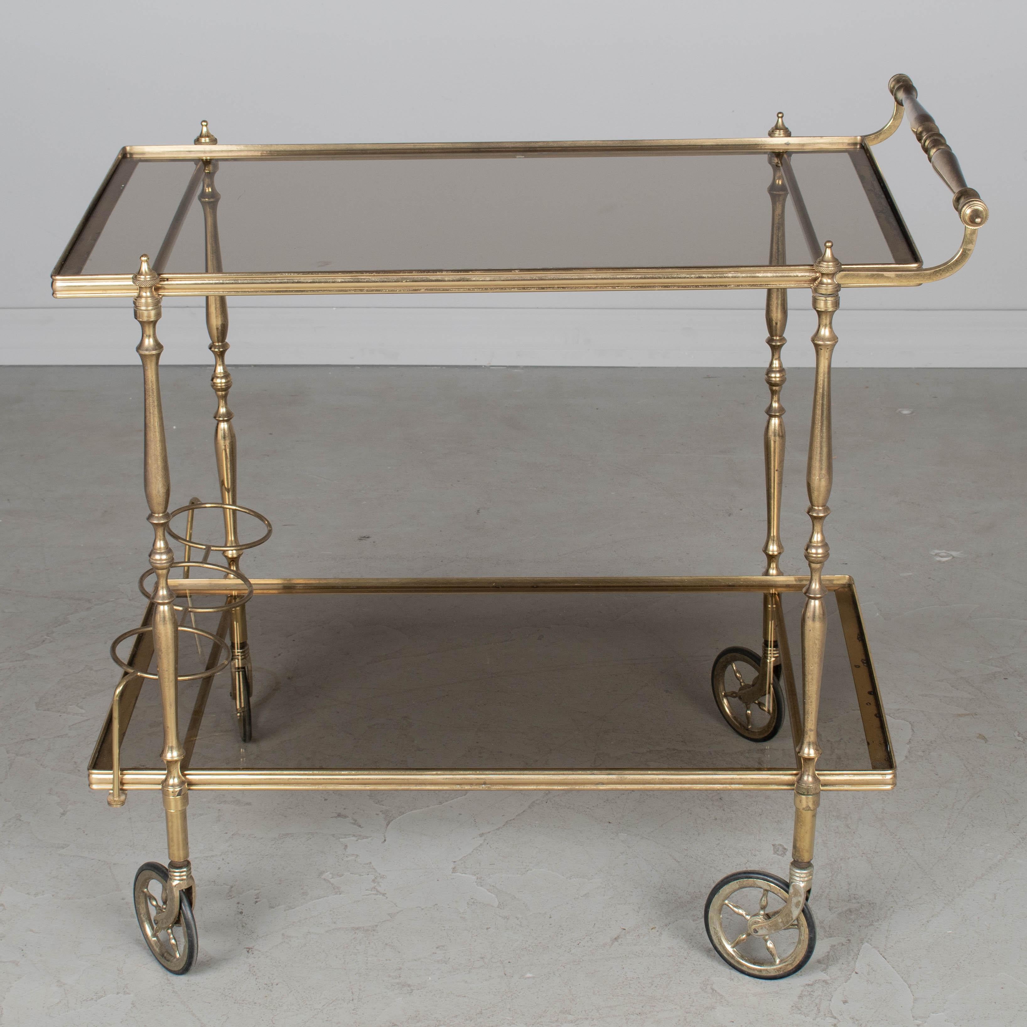 20ième siècle Chariot de bar en laiton du milieu du siècle en vente