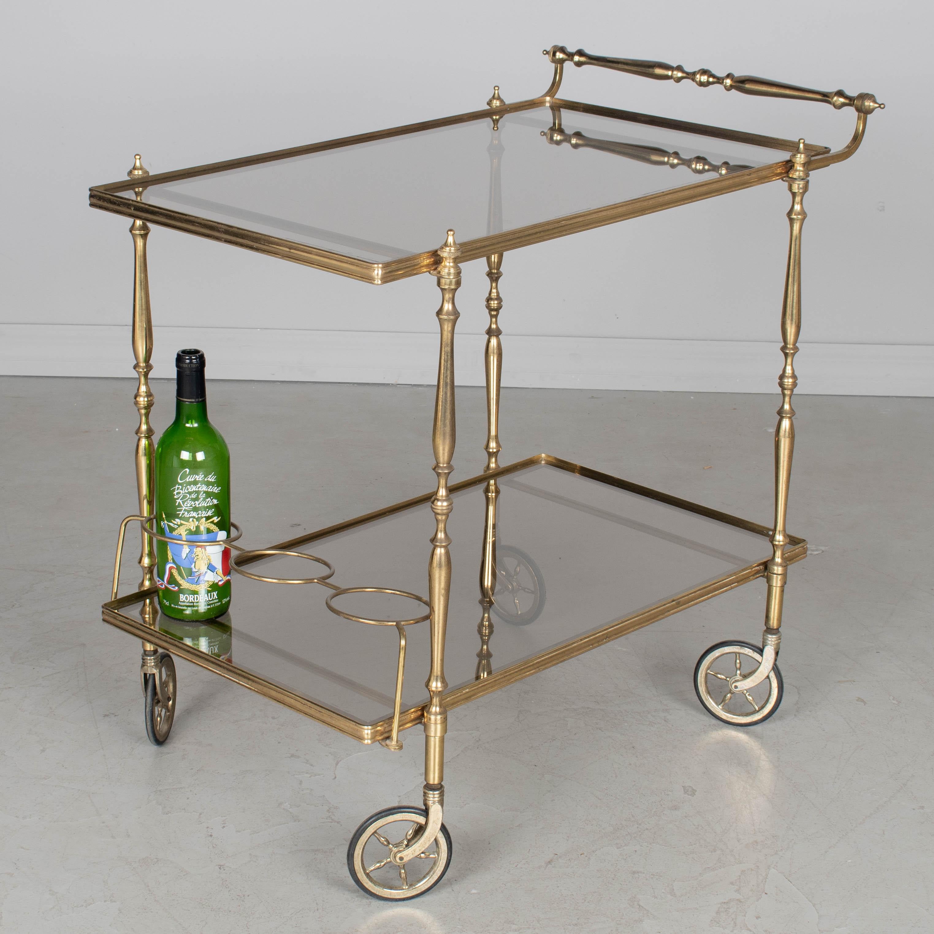 Chariot de bar en laiton du milieu du siècle en vente 1
