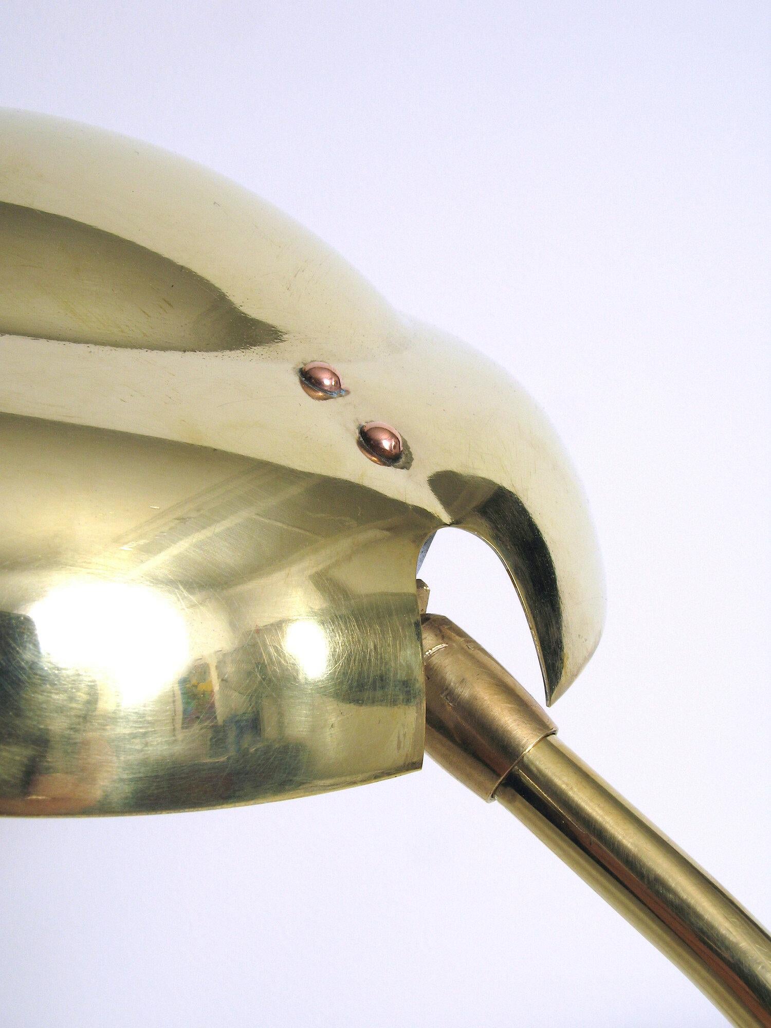 Lampe de table en laiton du milieu du siècle Bon état - En vente à Montréal, QC