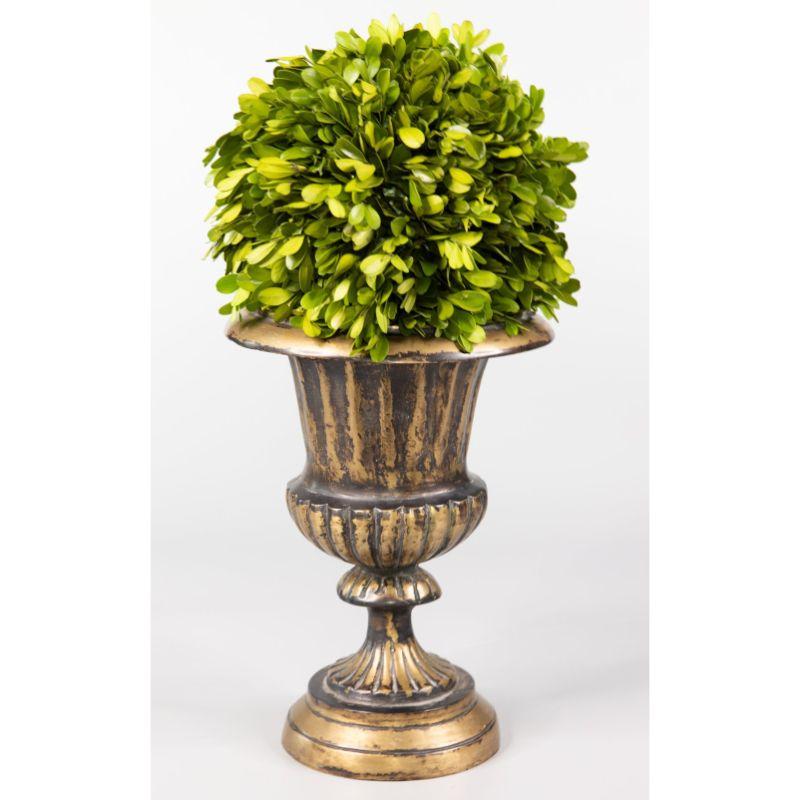 A superb vintage French Neoclassical style brass urn planter. This stylish urn is well made and heavy with a lovely aged patina and would be stunning with a plant or beautiful displayed on its own. Boxwood not included.


