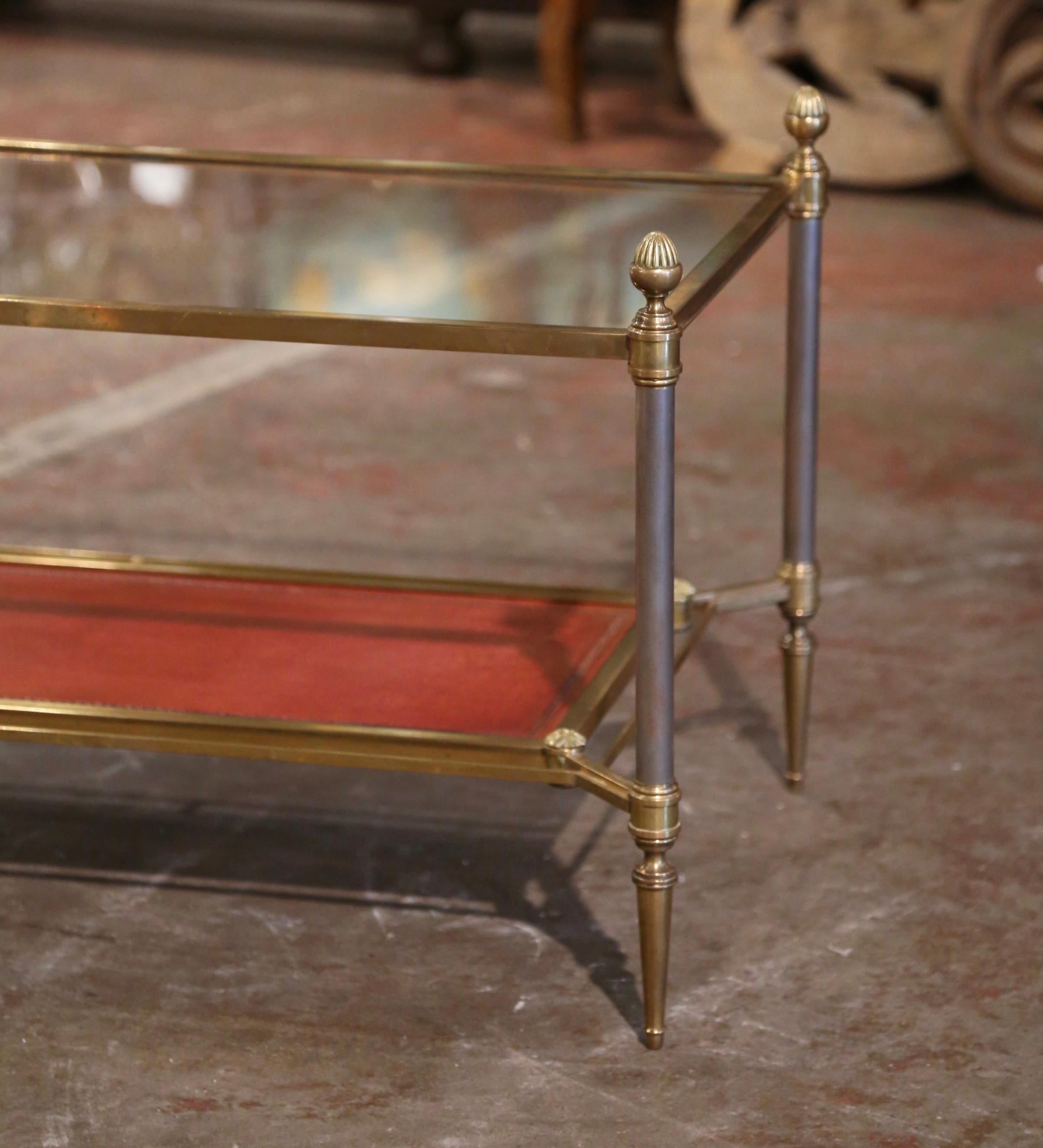 Français Table basse française du milieu du siècle dernier à deux niveaux en bronze et cuir de la Maison Jansen en vente