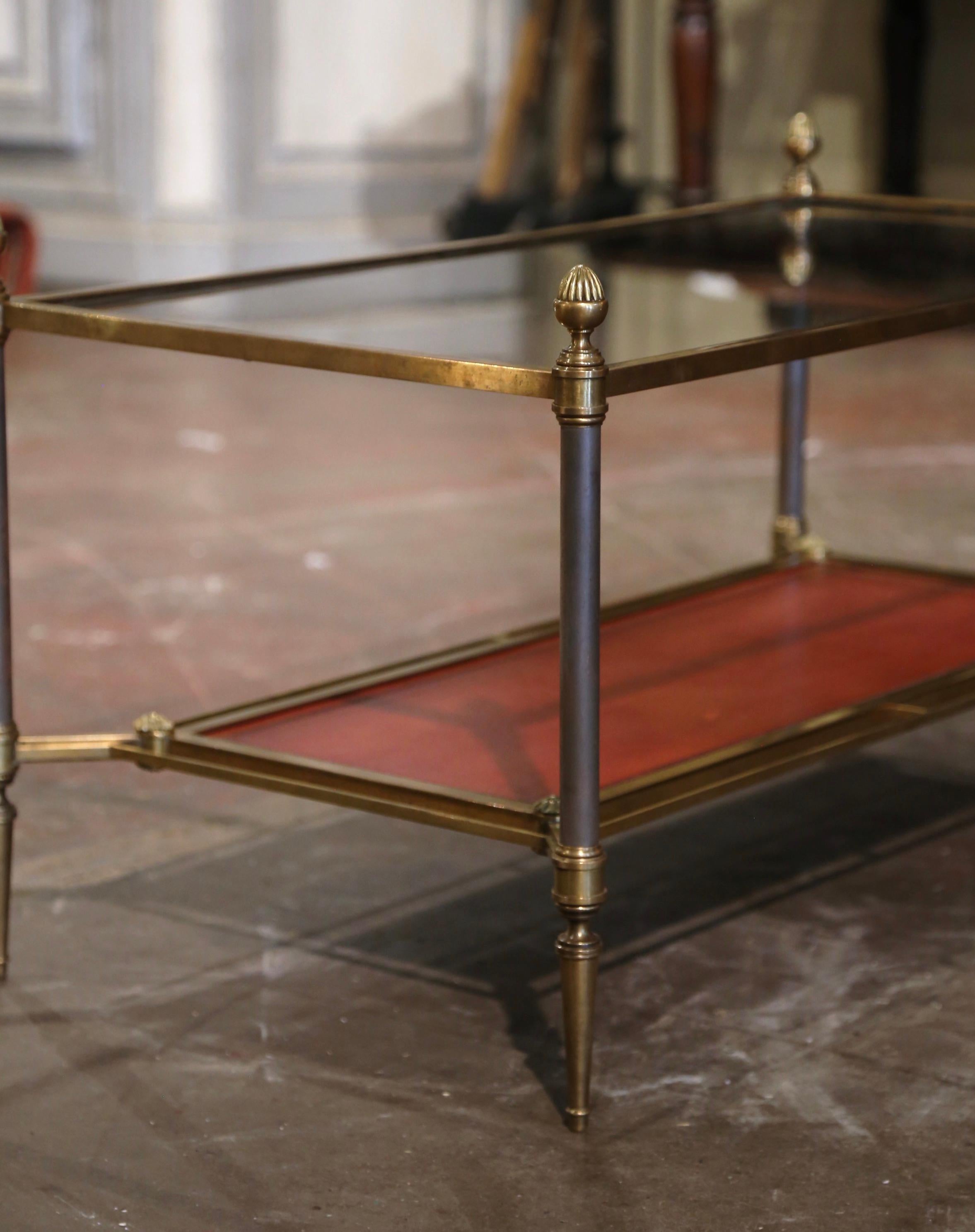 Acier Table basse française du milieu du siècle dernier à deux niveaux en bronze et cuir de la Maison Jansen en vente