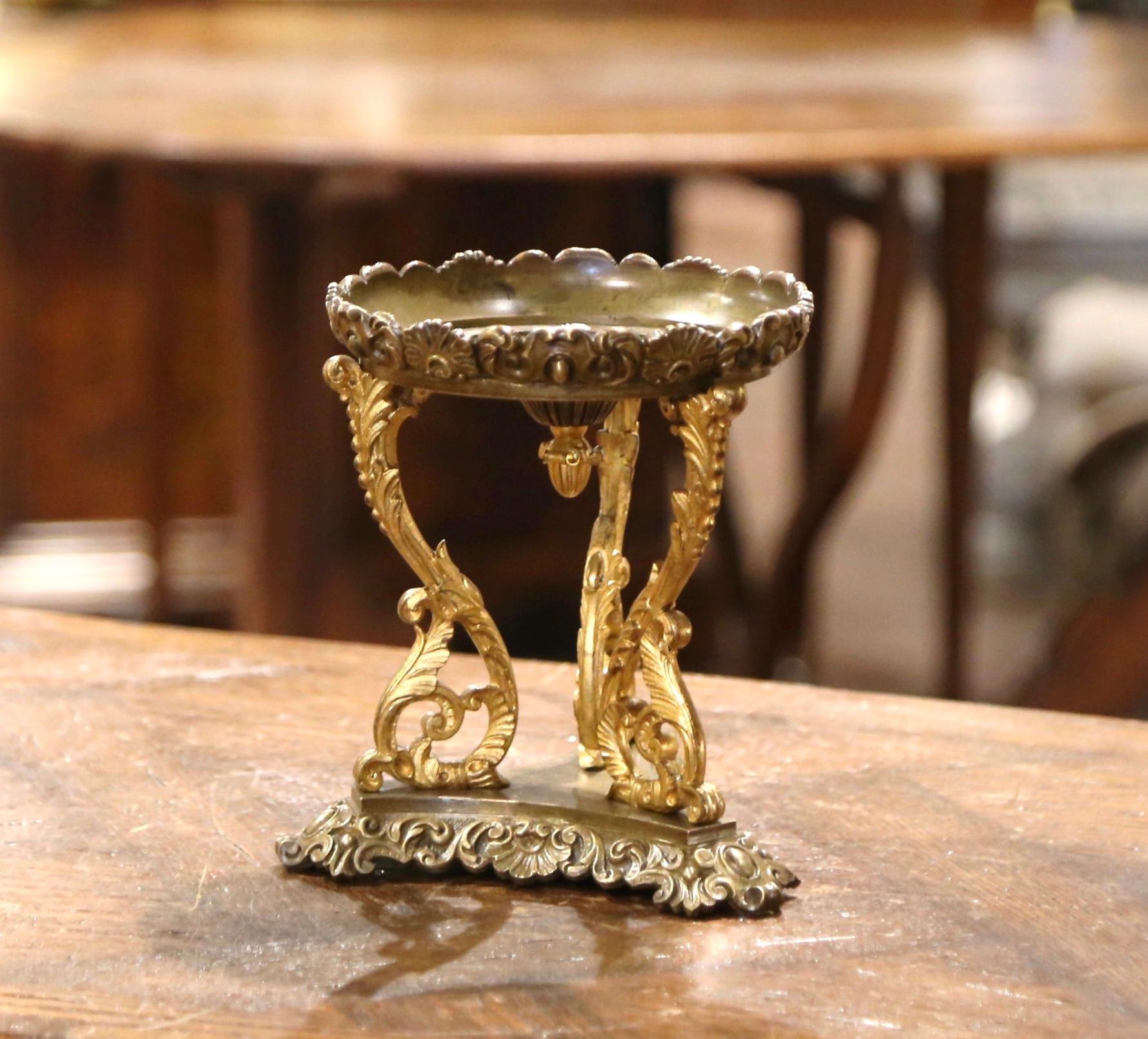 This elegant vintage candleholder was crafted in France, circa 1950. The simple classic piece features a triangular bronze base attached to a circular shaped platform which will host a large pillar candle. The piece is in excellent condition and has