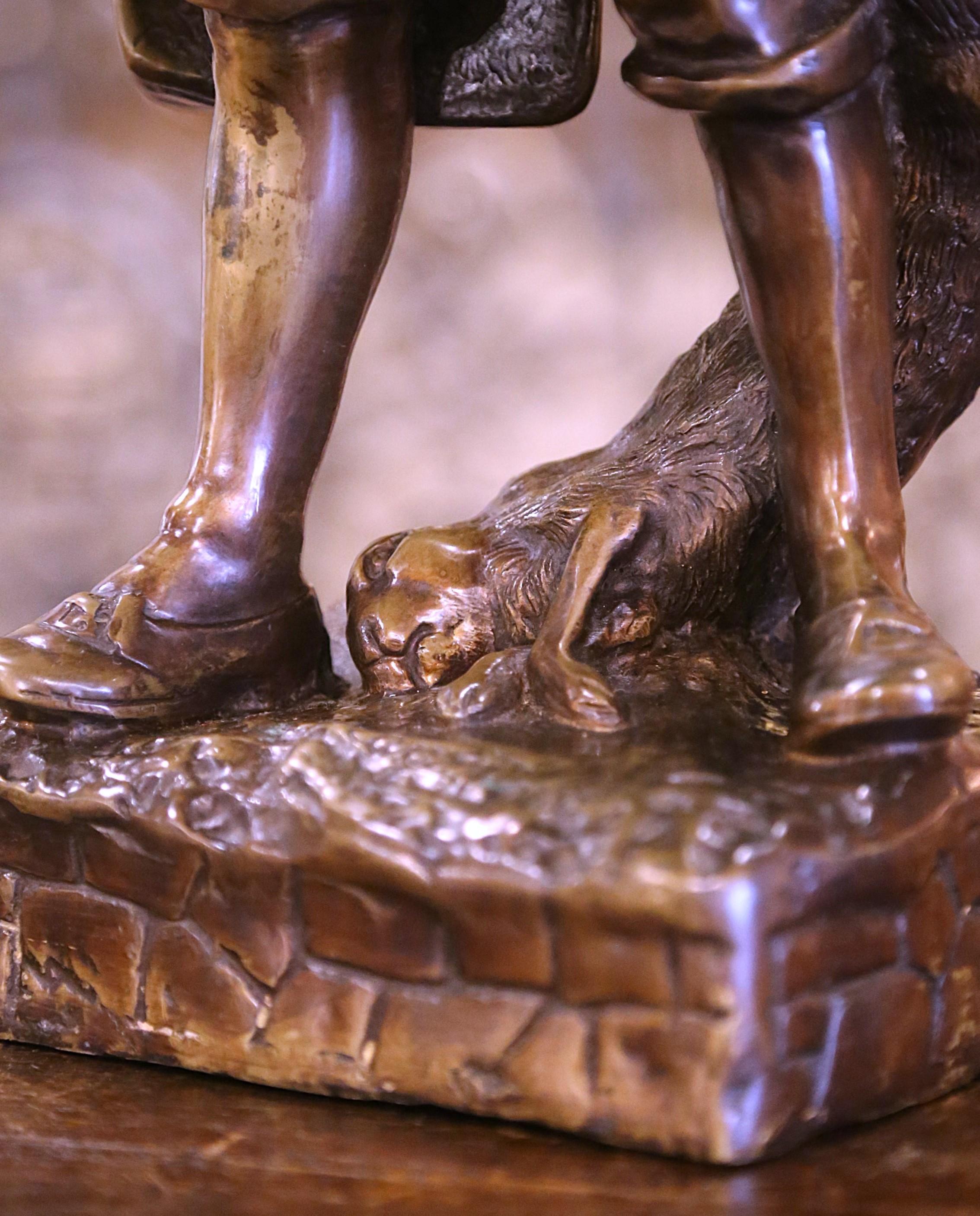 Scultura di bronzo francese di metà secolo Composizione di cacciatori con uccello e coniglio in vendita 4