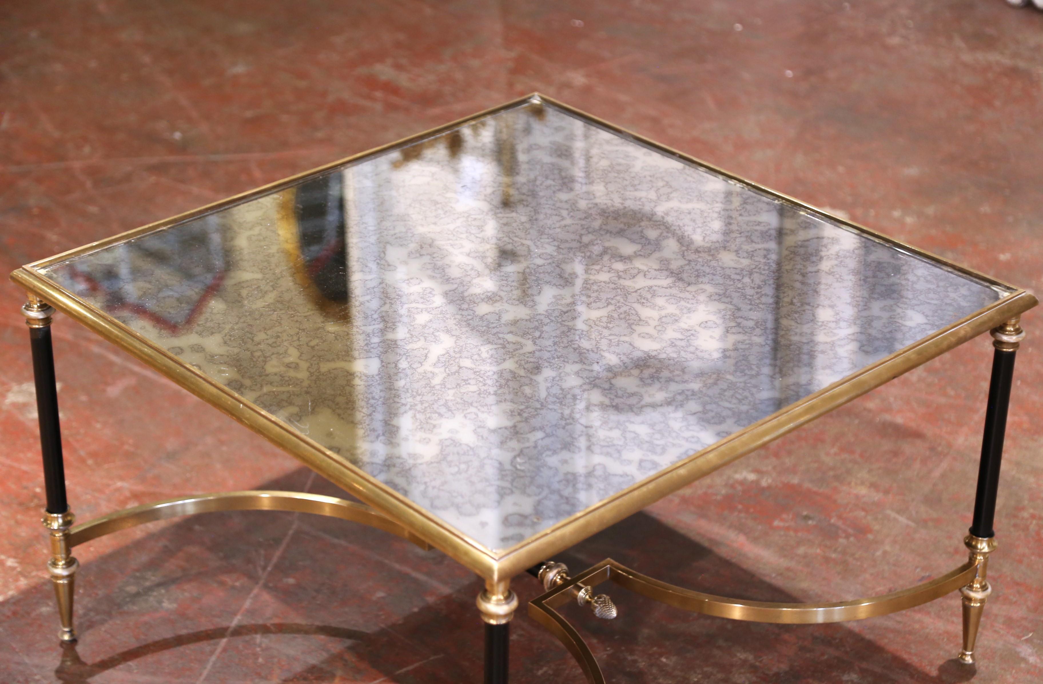 Direttorio Tavolino da caffè francese di metà secolo in bronzo, acciaio e piano a specchio di Maison Jansen in vendita