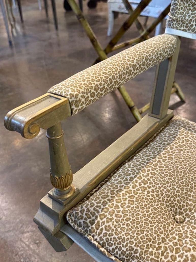 Français Fauteuils français du milieu du siècle, sculptés et dorés à la parcelle en vente