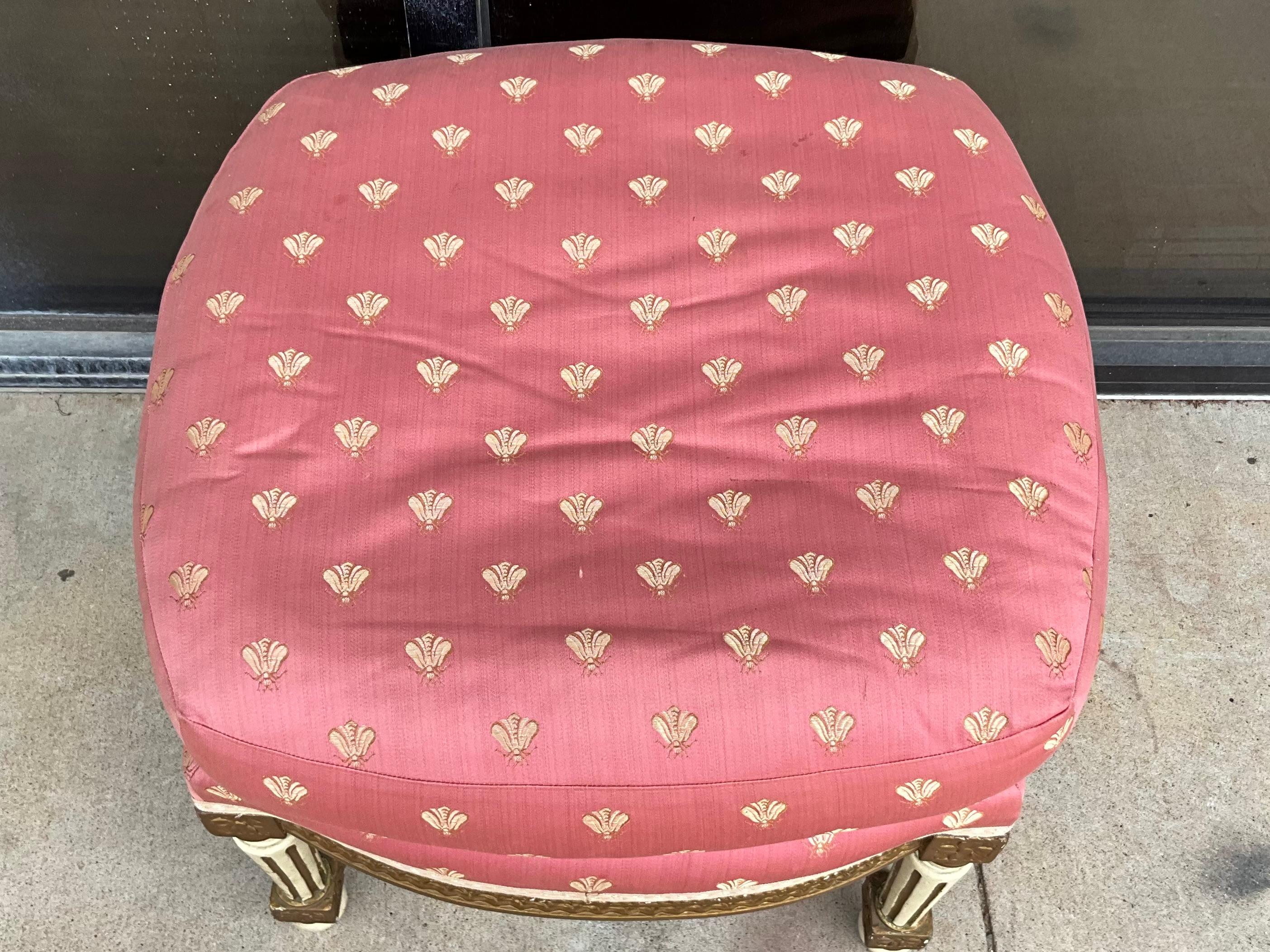  Mid-Century French Carved Giltwood and Painted Ottoman In Pink Silk For Sale 3