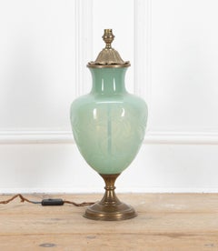 Lampe en verre céladon du milieu du siècle