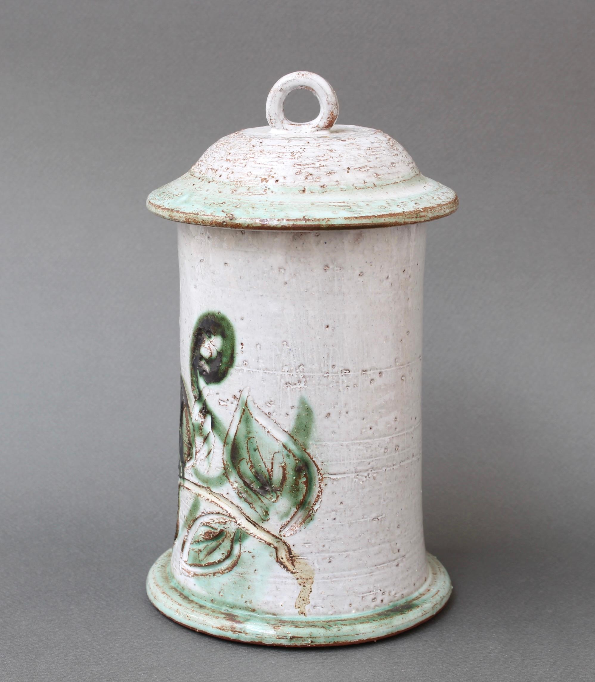 Peint à la main Pot d'apothicaire en céramique française du milieu du siècle dernier par Albert Thiry (vers les années 1960) en vente