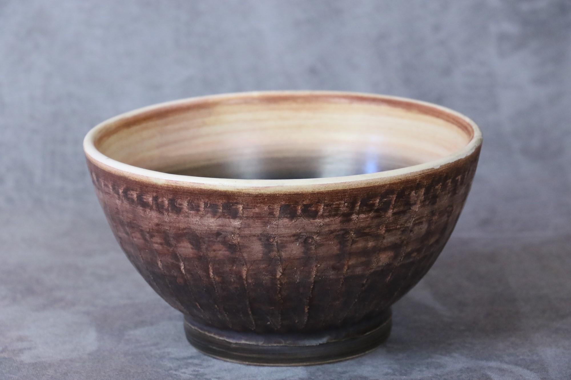 Mid-Century French Ceramic Bowl by Tapis Vert Studio, Vallauris, circa 1950s In condizioni buone in vendita a Camblanes et Meynac, FR