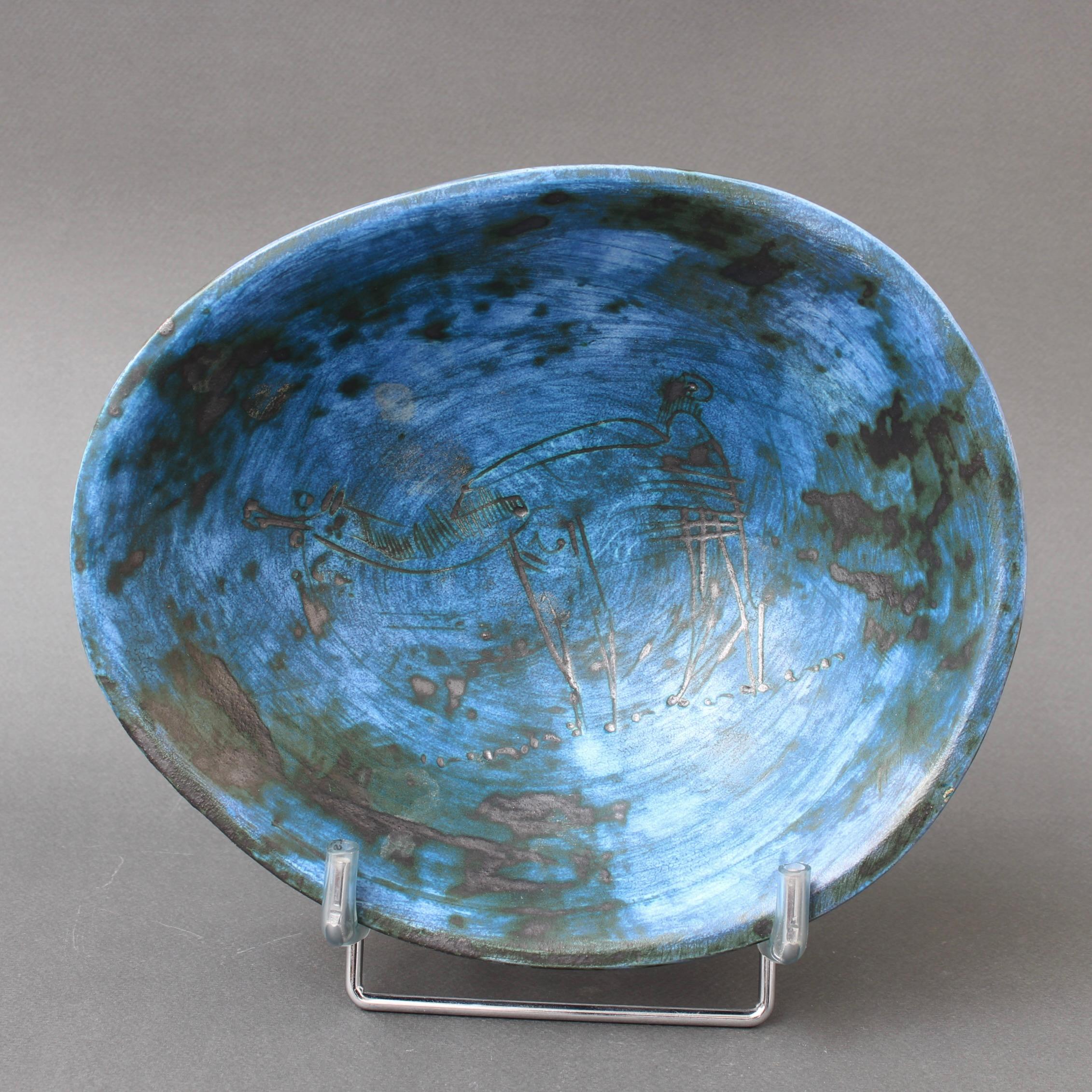 Mid-century blue ceramic decorative bowl by Jacques Blin (circa 1950s). Created in Blin's trademark misty glaze, this elegant bowl is incised on the interior with a stylised giraffe - art of the type one might find in an ancient cave. Its surprising