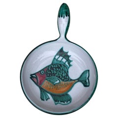 Plato de pescado de cerámica francesa de mediados de siglo Vallauris