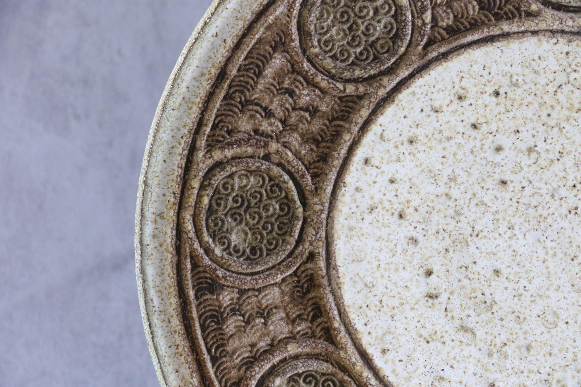 Français Grande assiette en céramique française du milieu du siècle dernier de Marcel Giraud - Vallauris - années 1960