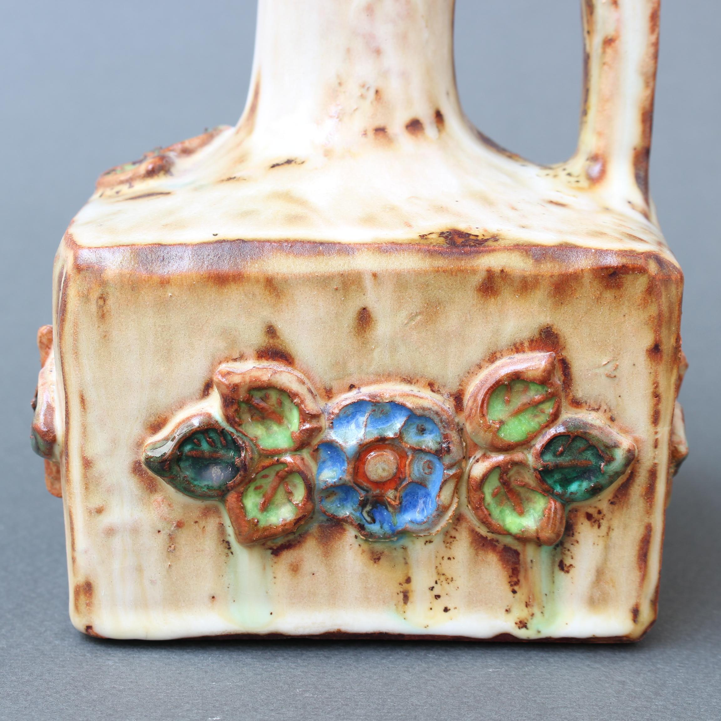 Französischer Keramikkrug der Jahrhundertmitte von La Roue 'circa 1960er Jahre', klein (Mitte des 20. Jahrhunderts) im Angebot