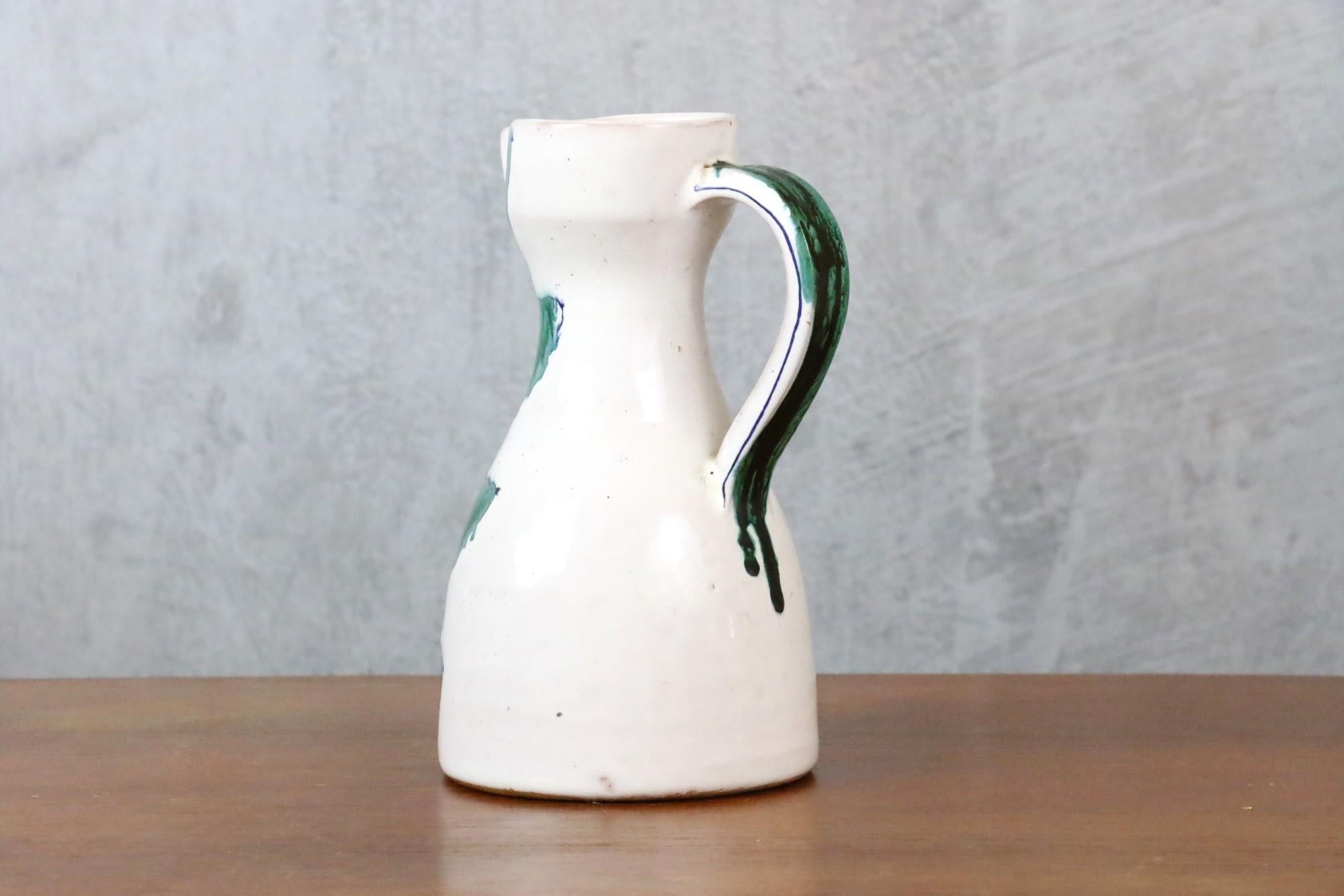 Mid-century French Ceramic Pitcher by Naumovitch Gourju - Grand Chêne, Vallauris In Good Condition For Sale In Camblanes et Meynac, FR