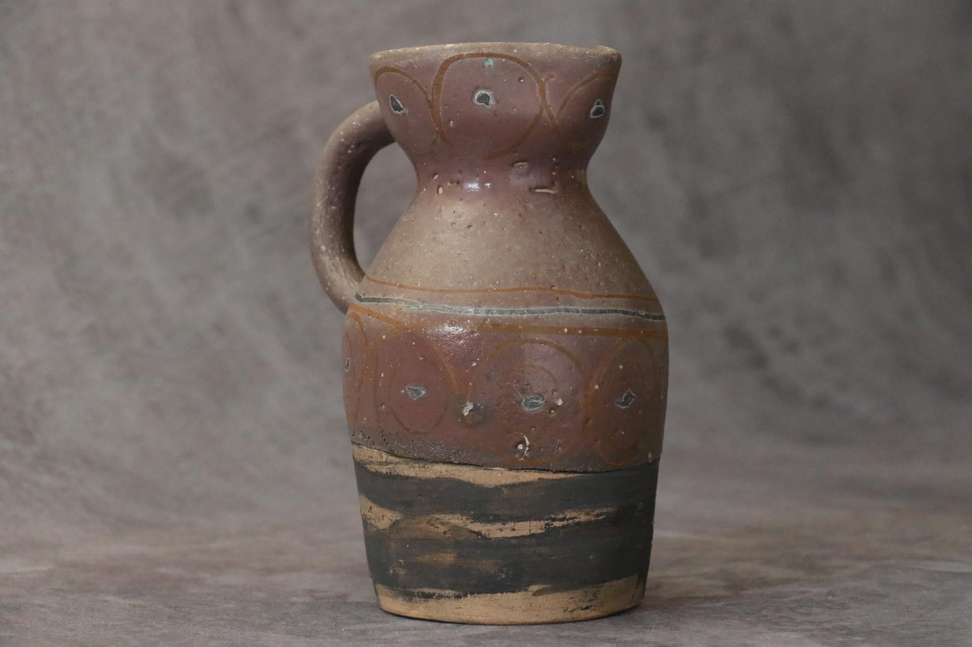 Französischer Keramikkrug aus der Mitte des Jahrhunderts von Naumovitch – Grand Chne Studio, Vallauris (Emailliert) im Angebot