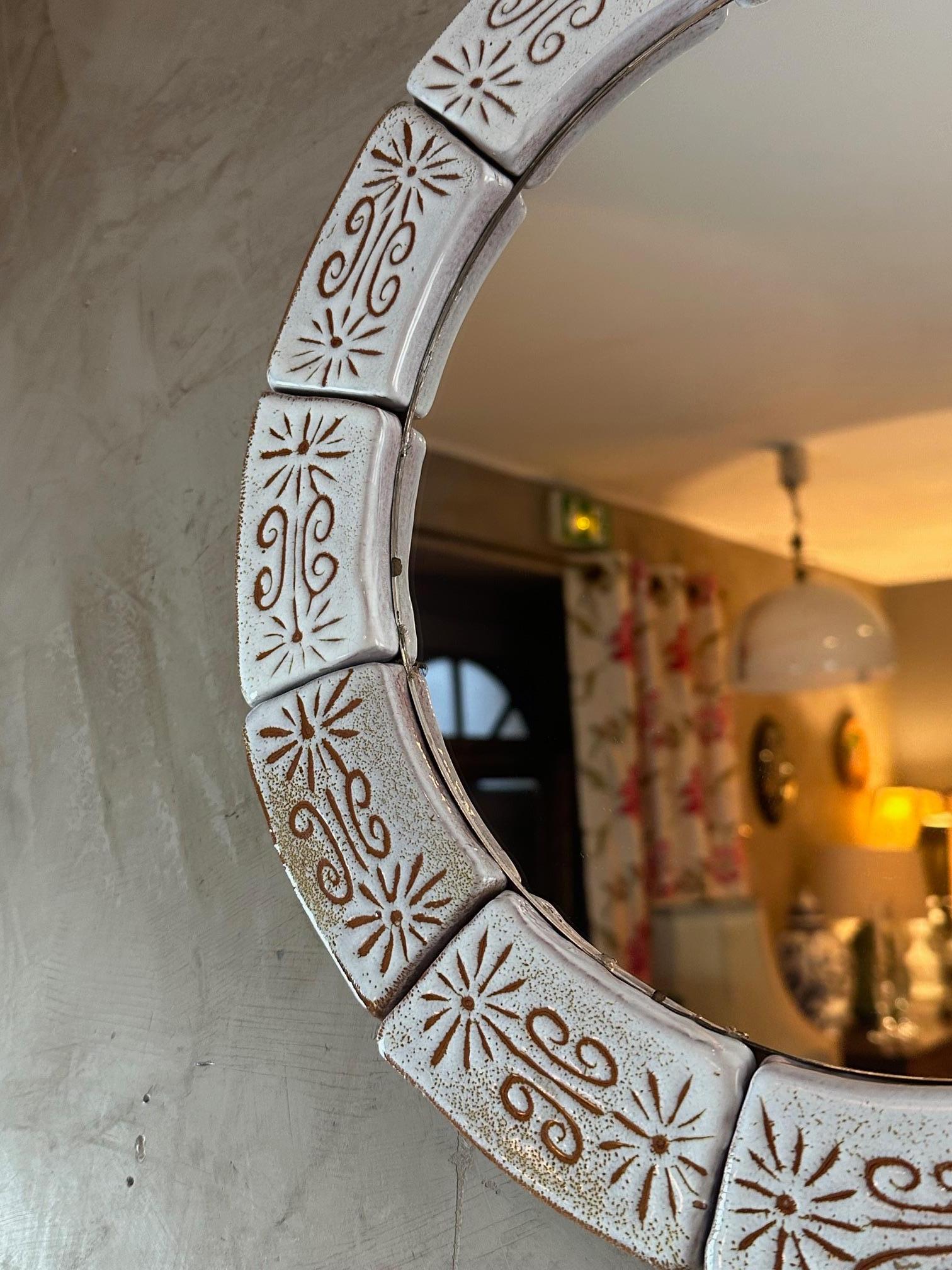 Milieu du XXe siècle Miroir arrondi en céramique française du milieu du siècle, années 1960 en vente