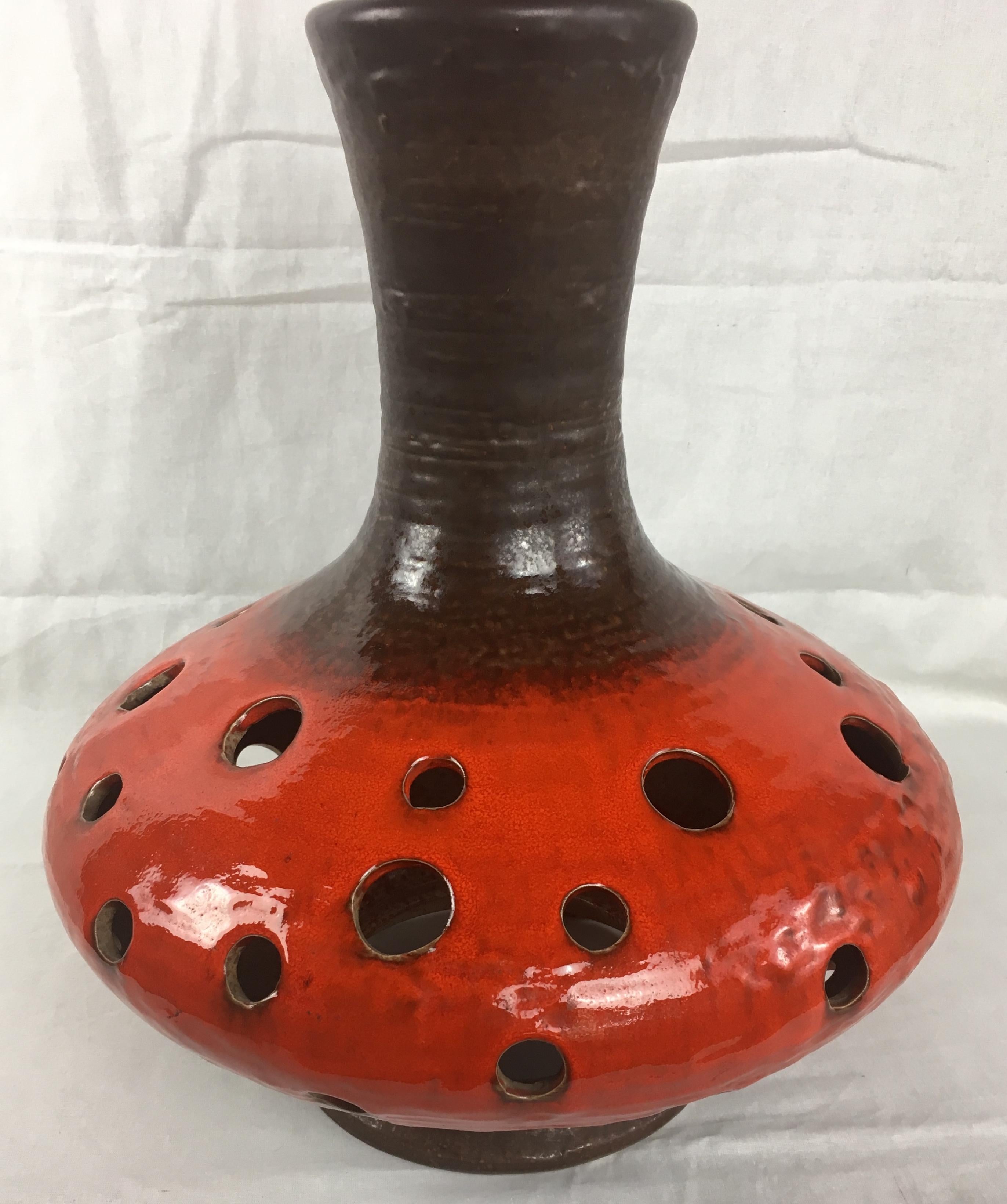 Very decorative and large midcentury table lamp attributed to Georges Pelletier, France made from ceramics and finished in eye-catching burnt orange and brown hues.

The multicolored base combined with a new shade has many attractive details. The