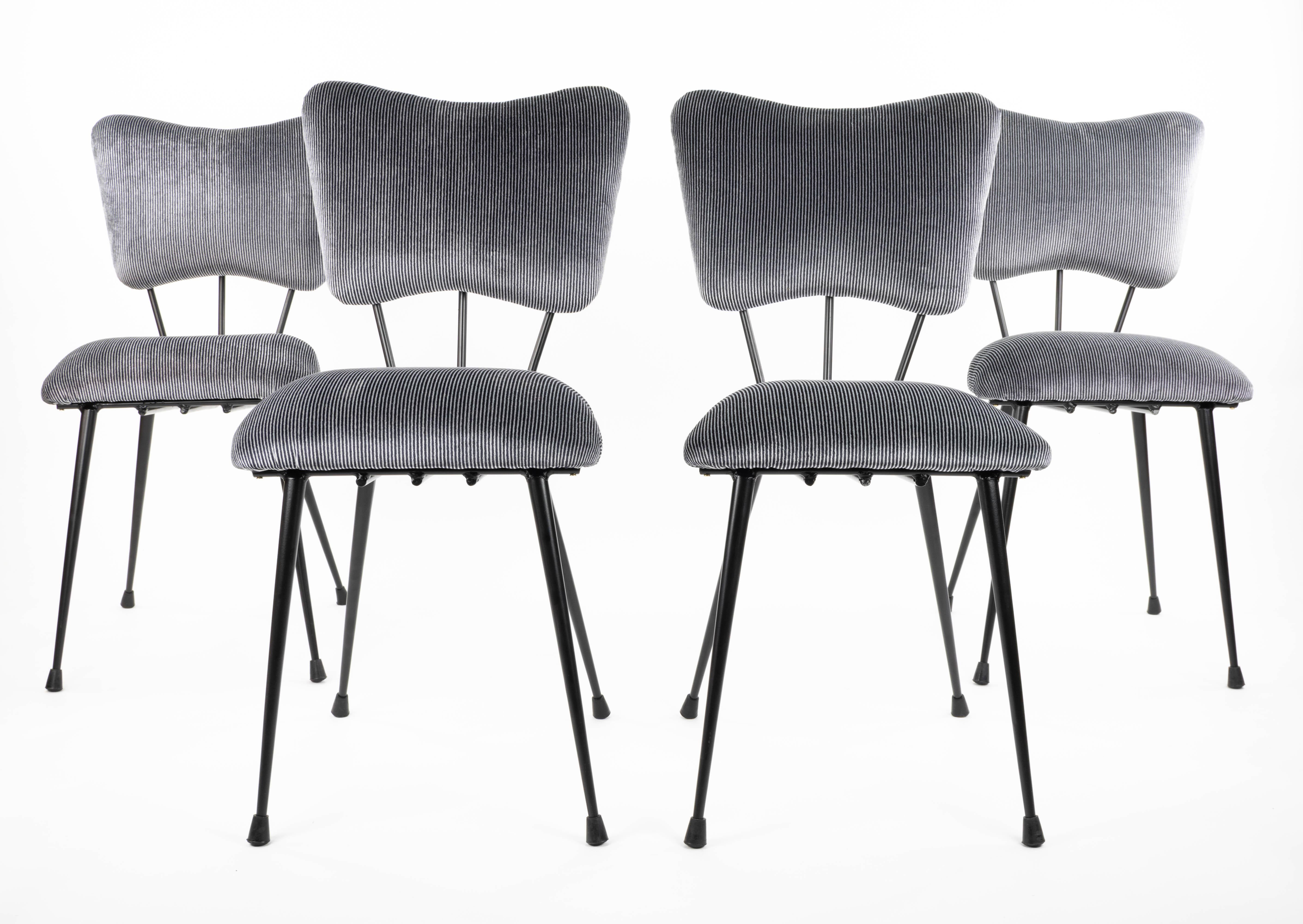 Set of four chairs of French origin, made in the 1950s. Metal structure lacquered in black, wooden frames padded and upholstered in black and silver striped polyester.
Stylized shapes and needle legs.
Measurements:
Total height 85 cm
High seat