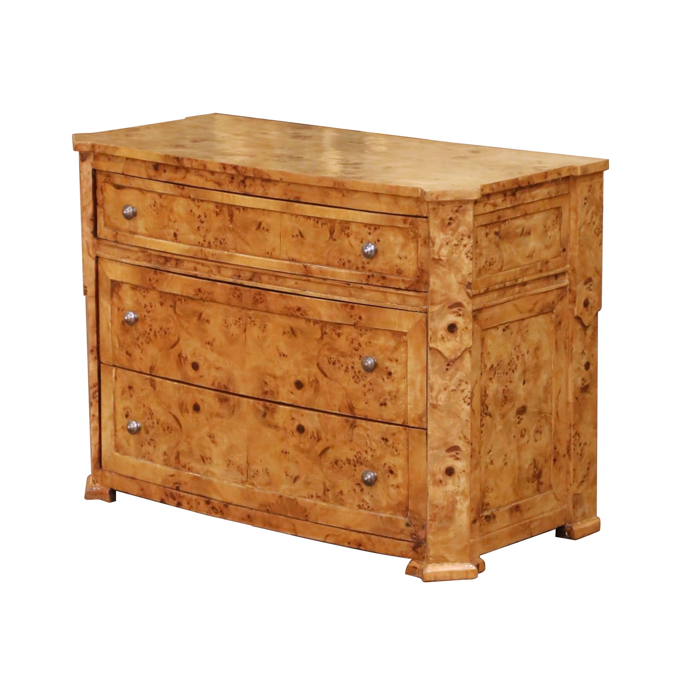 Commode à trois tiroirs en orme de ronce de style Charles X du milieu du siècle dernier