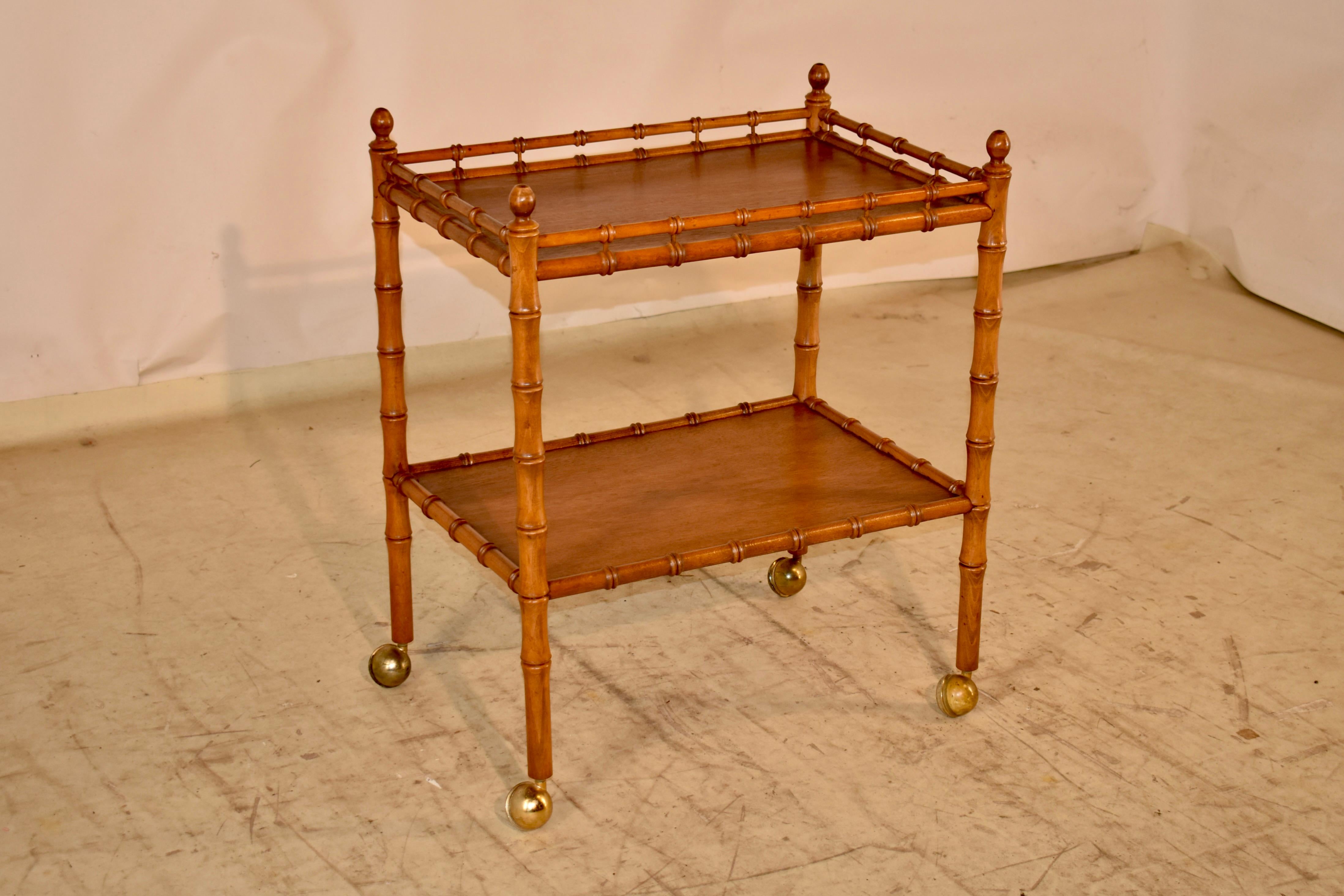 Carrito de bebidas de cerezo francés de mediados de siglo, imitación de bambú, circa años 50 Francés en venta