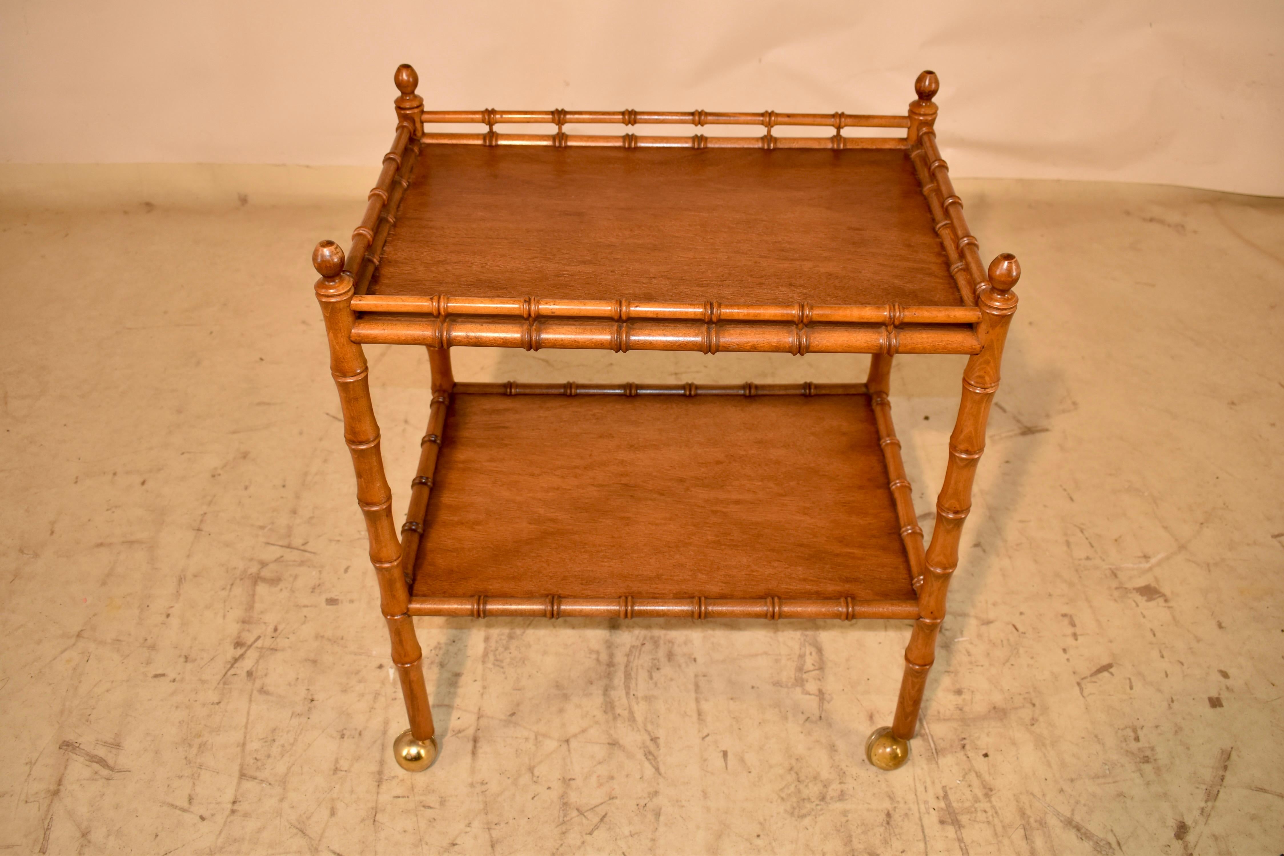 Carrito de bebidas de cerezo francés de mediados de siglo, imitación de bambú, circa años 50 mediados del siglo XX en venta