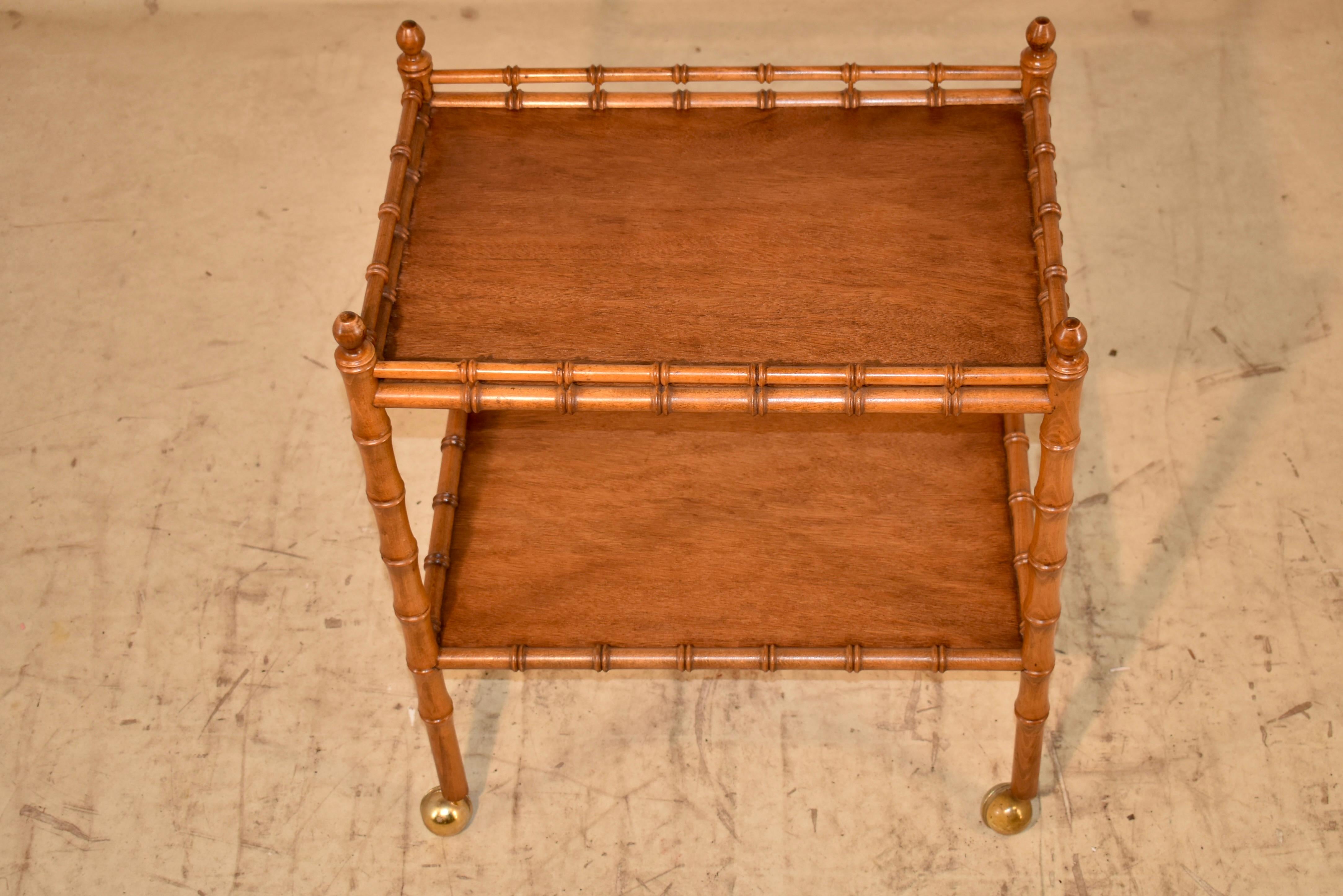 Carrito de bebidas de cerezo francés de mediados de siglo, imitación de bambú, circa años 50 en venta 1