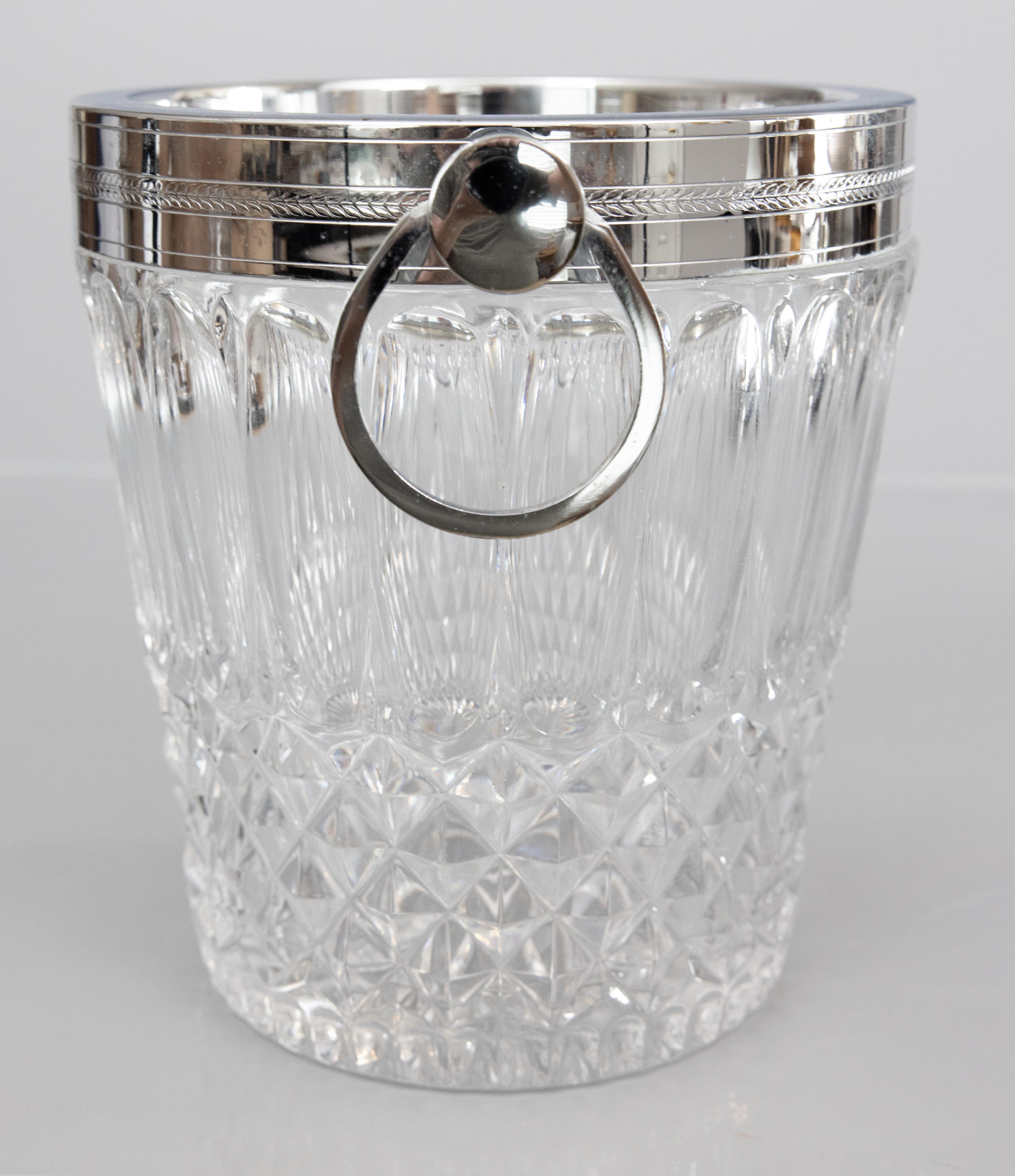 Französischer Champagnerkühler aus Chrom und geschliffenem Kristall aus der Jahrhundertmitte (Facettiert) im Angebot
