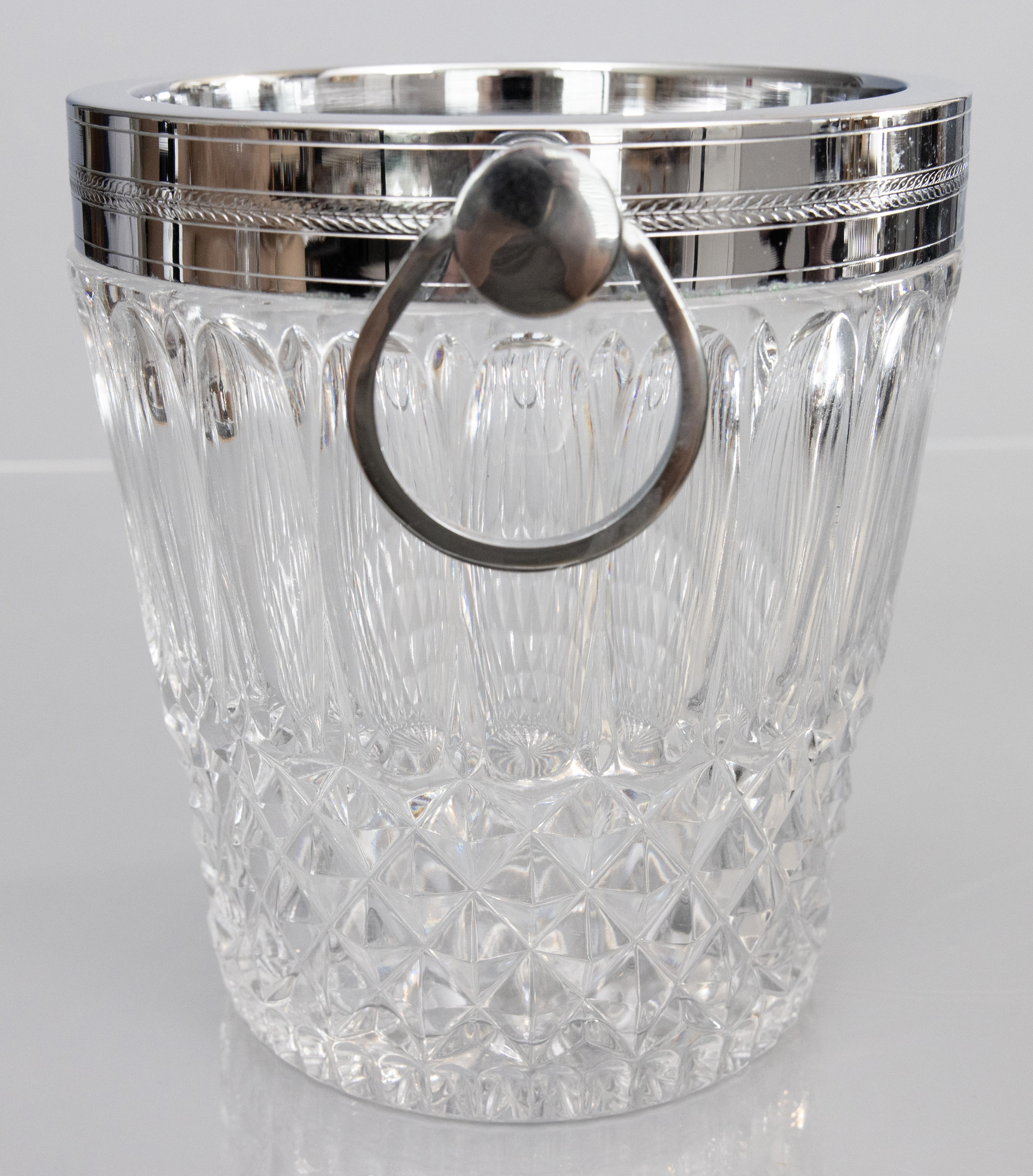 Französischer Champagnerkühler aus Chrom und geschliffenem Kristall aus der Jahrhundertmitte (Mitte des 20. Jahrhunderts) im Angebot