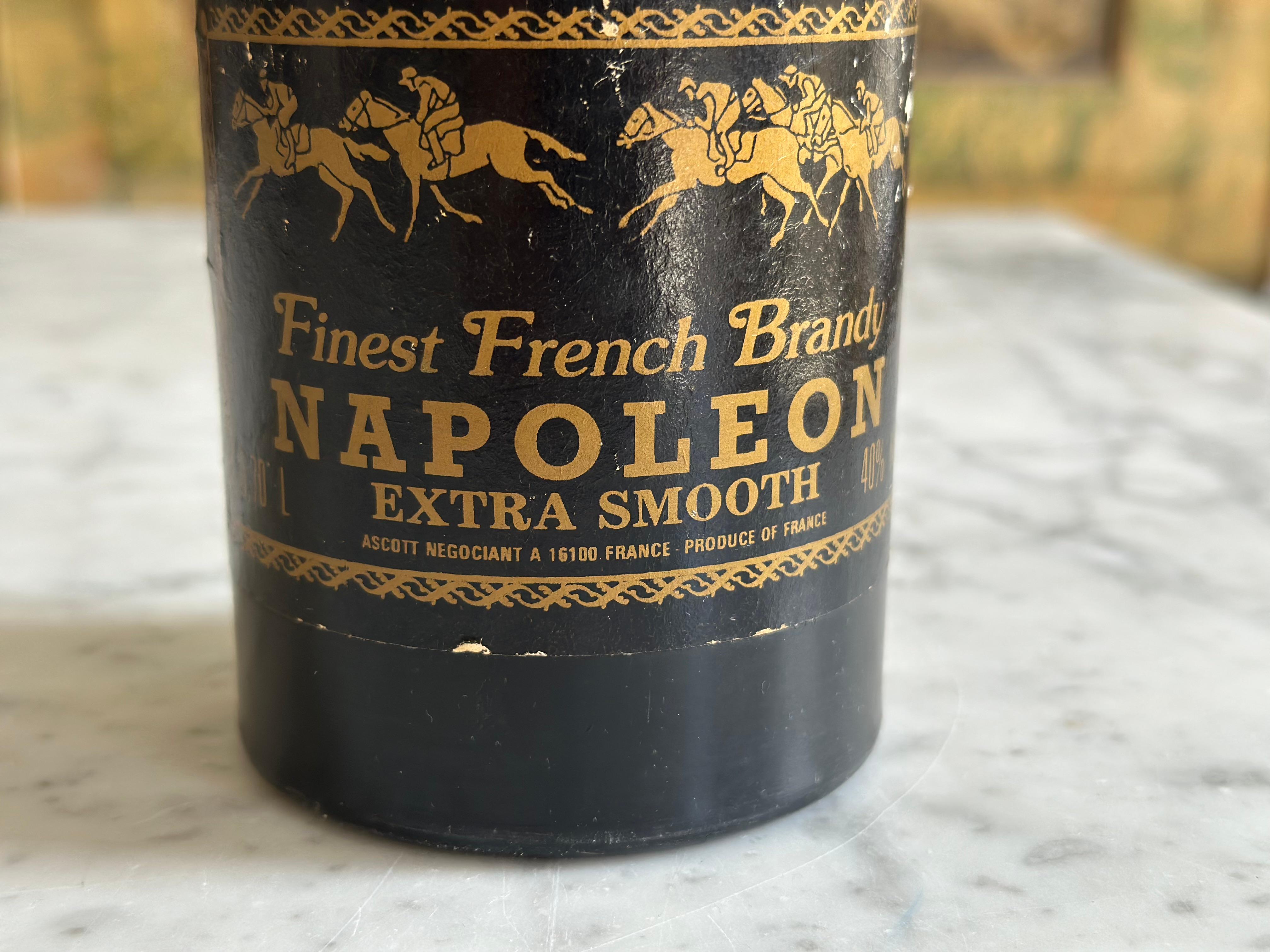 Distributeur de cigarettes français du milieu du siècle - Bouteille de brandy 