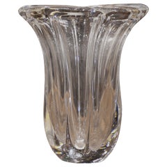 Vase ovale transparent en verre soufflé Art Déco français du milieu du siècle dernier