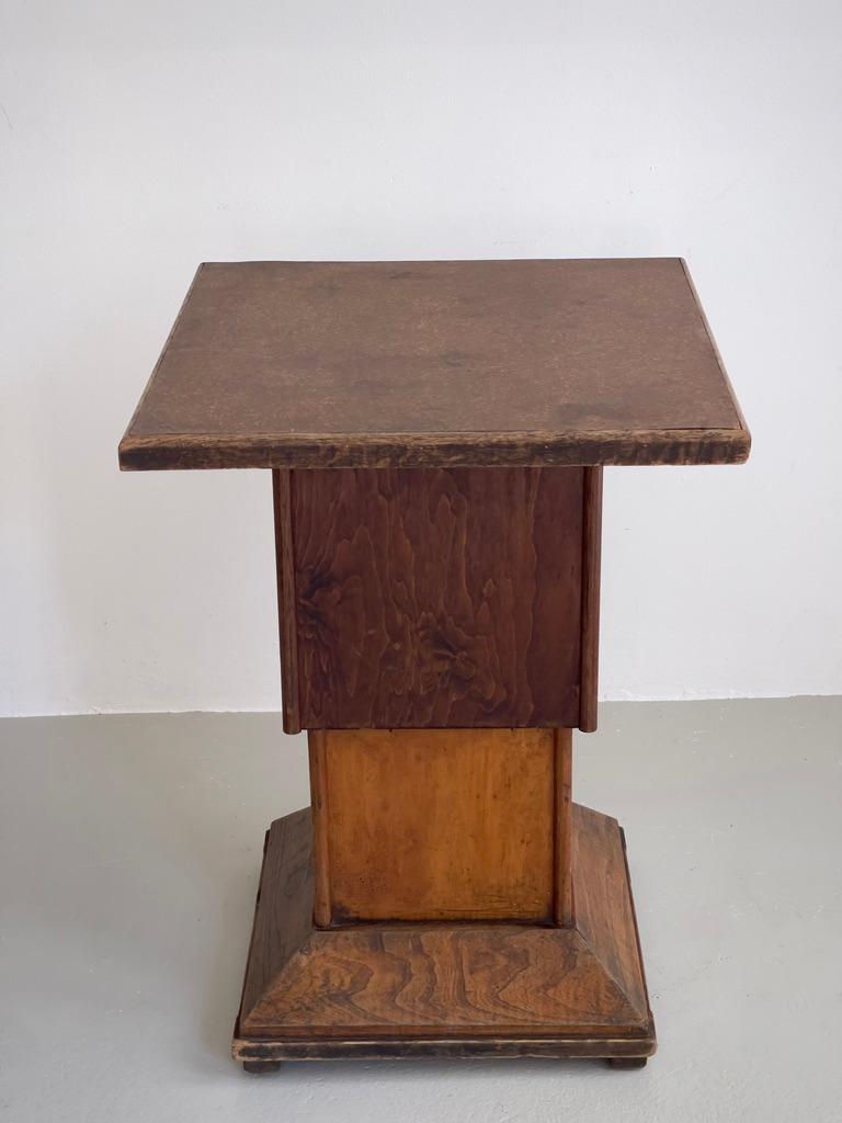 Mid century French console, table pedestal in elm, veneer and linoleum. For Sale 3