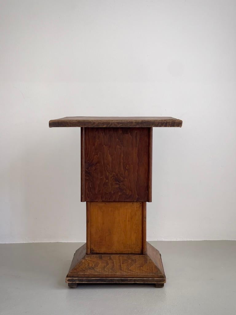 Art Deco Mid century French console, table pedestal in elm, veneer and linoleum. For Sale