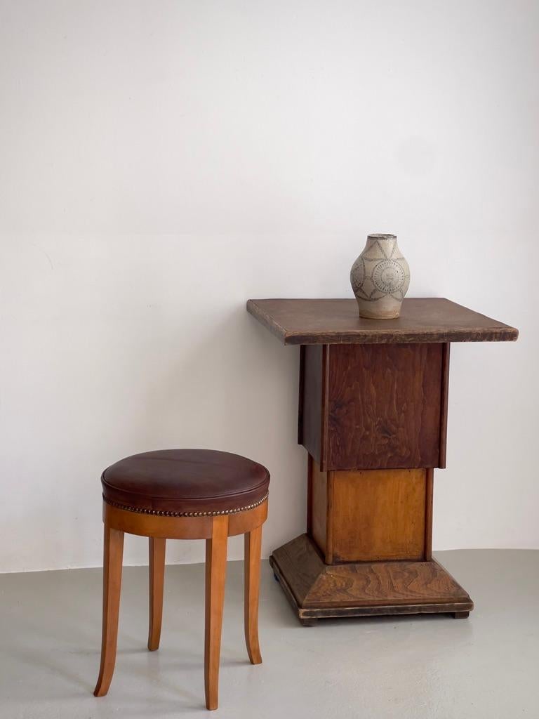 Mid century French console, table pedestal in elm, veneer and linoleum. For Sale 1