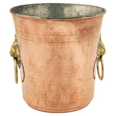 Secchiello da champagne in rame e ottone della metà del secolo scorso, manici di leone per il refrigeratore di vino