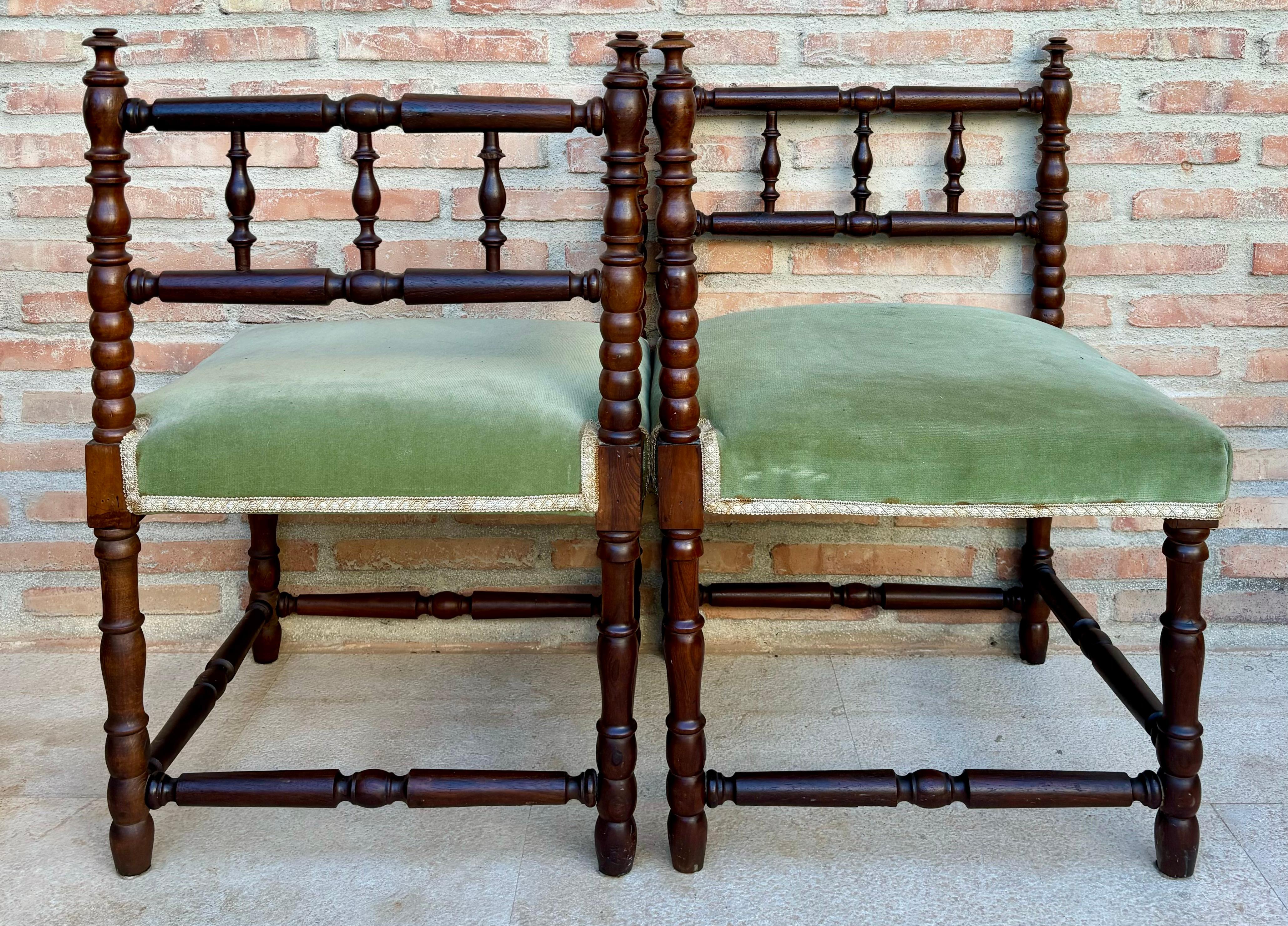 Französische Eckstühle aus der Jahrhundertmitte, 1940er Jahre, 2er-Set im Angebot 1