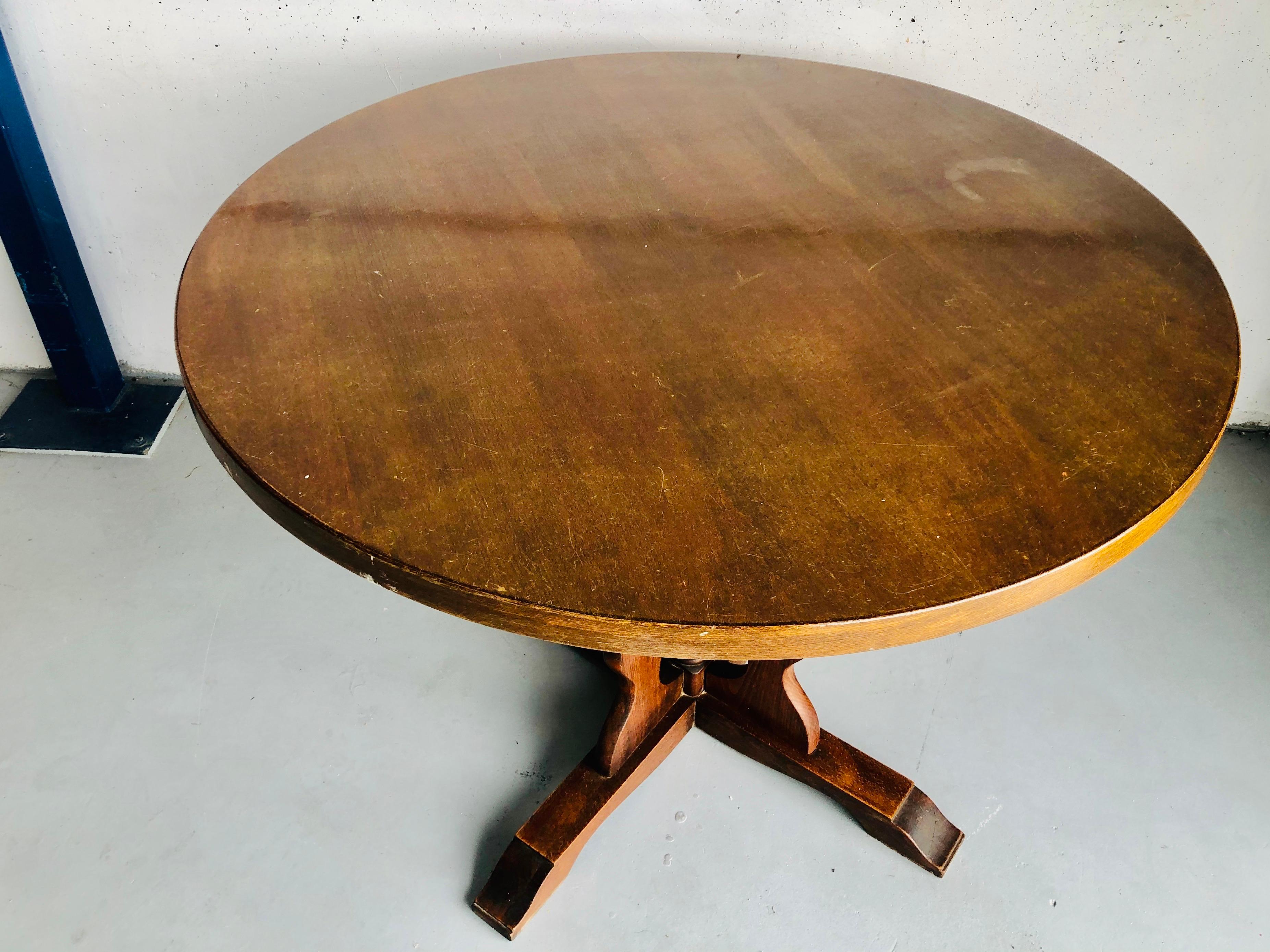 Mid-Century French Country Round Dining Table, Vintage Farmhouse Table In Good Condition For Sale In PEGO, ES