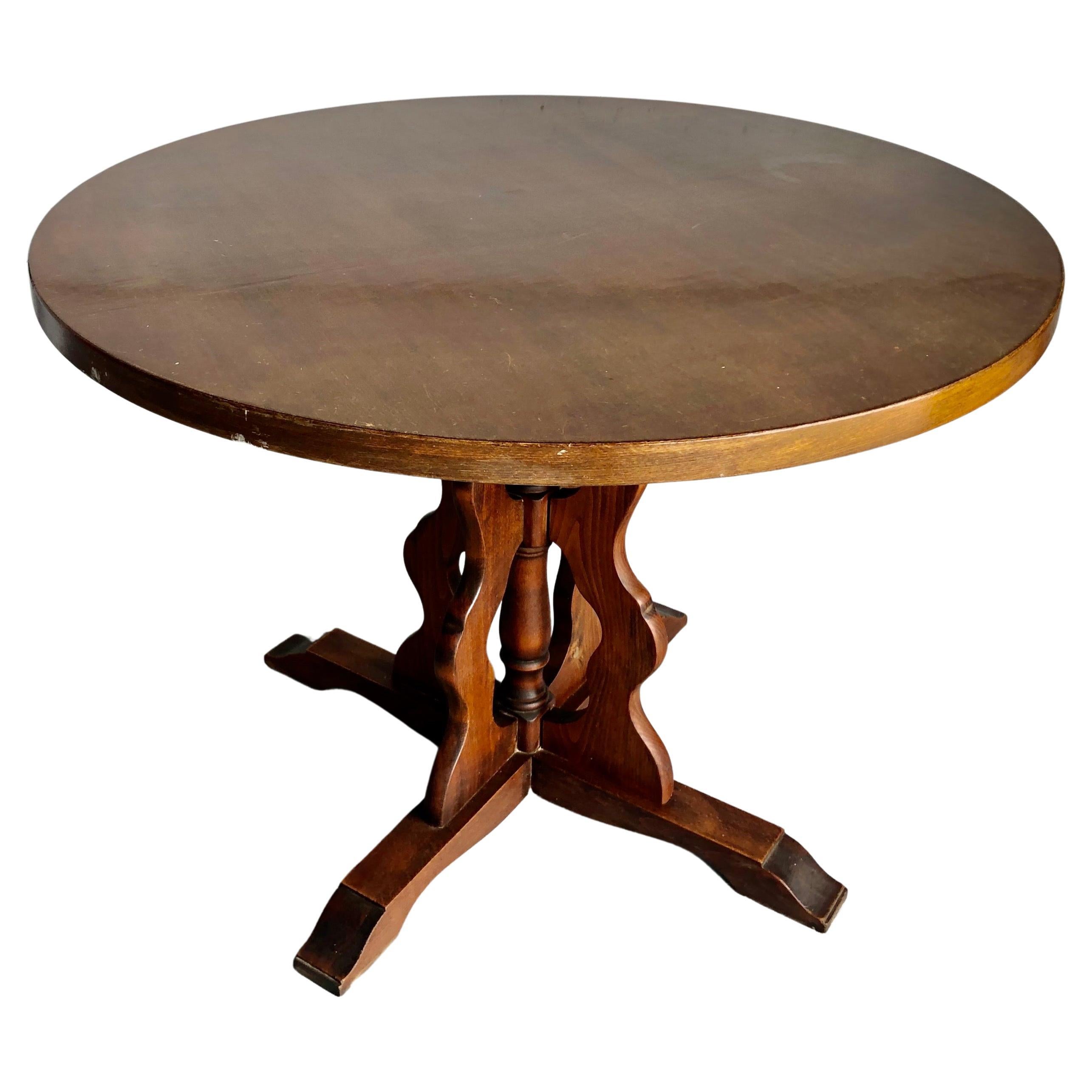 Table de salle à manger ronde de style campagnard français du milieu du siècle, table de ferme vintage en vente