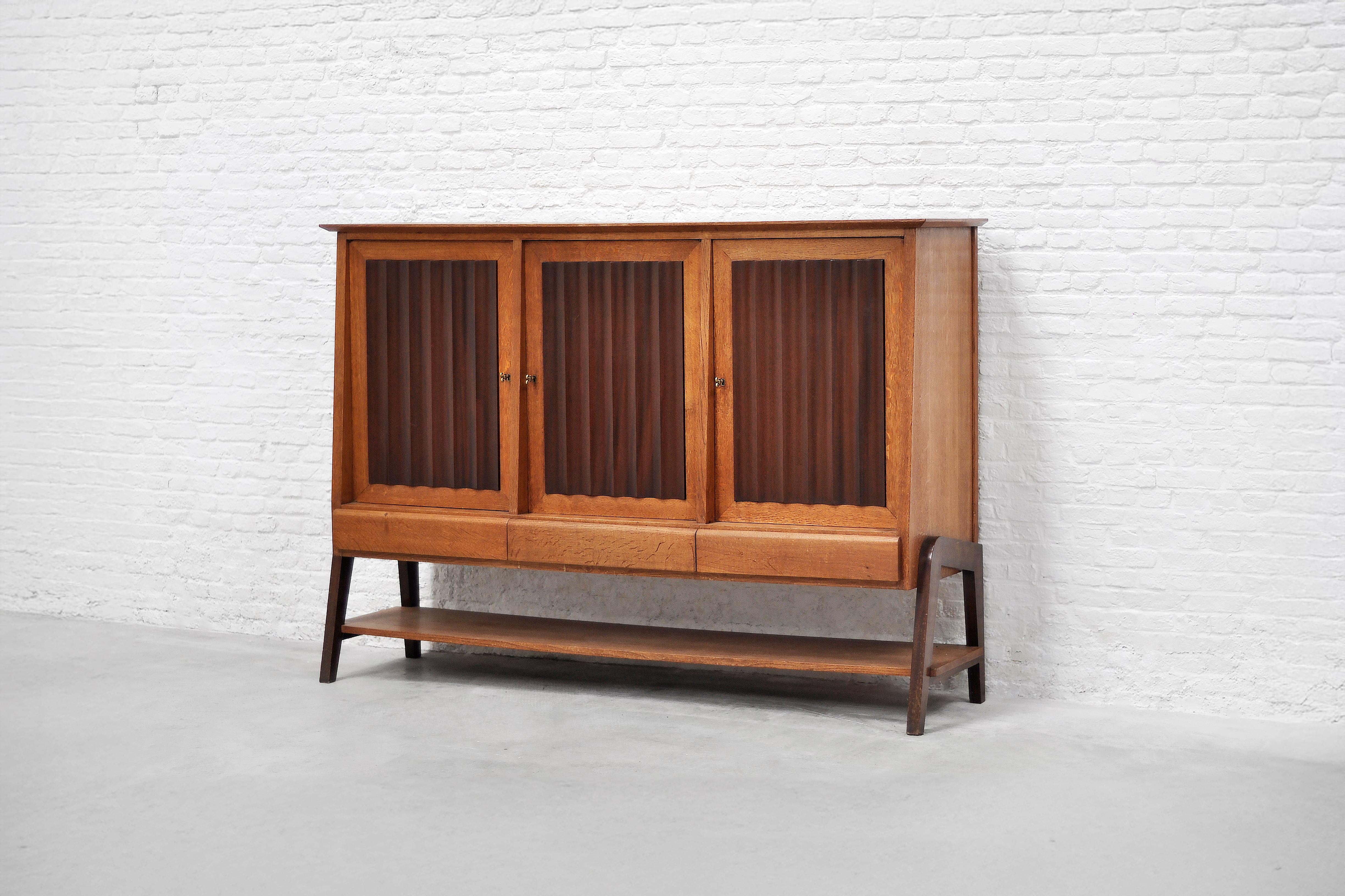 Francese Credenza francese di metà secolo attribuita a Joseph-André Motte, anni '50