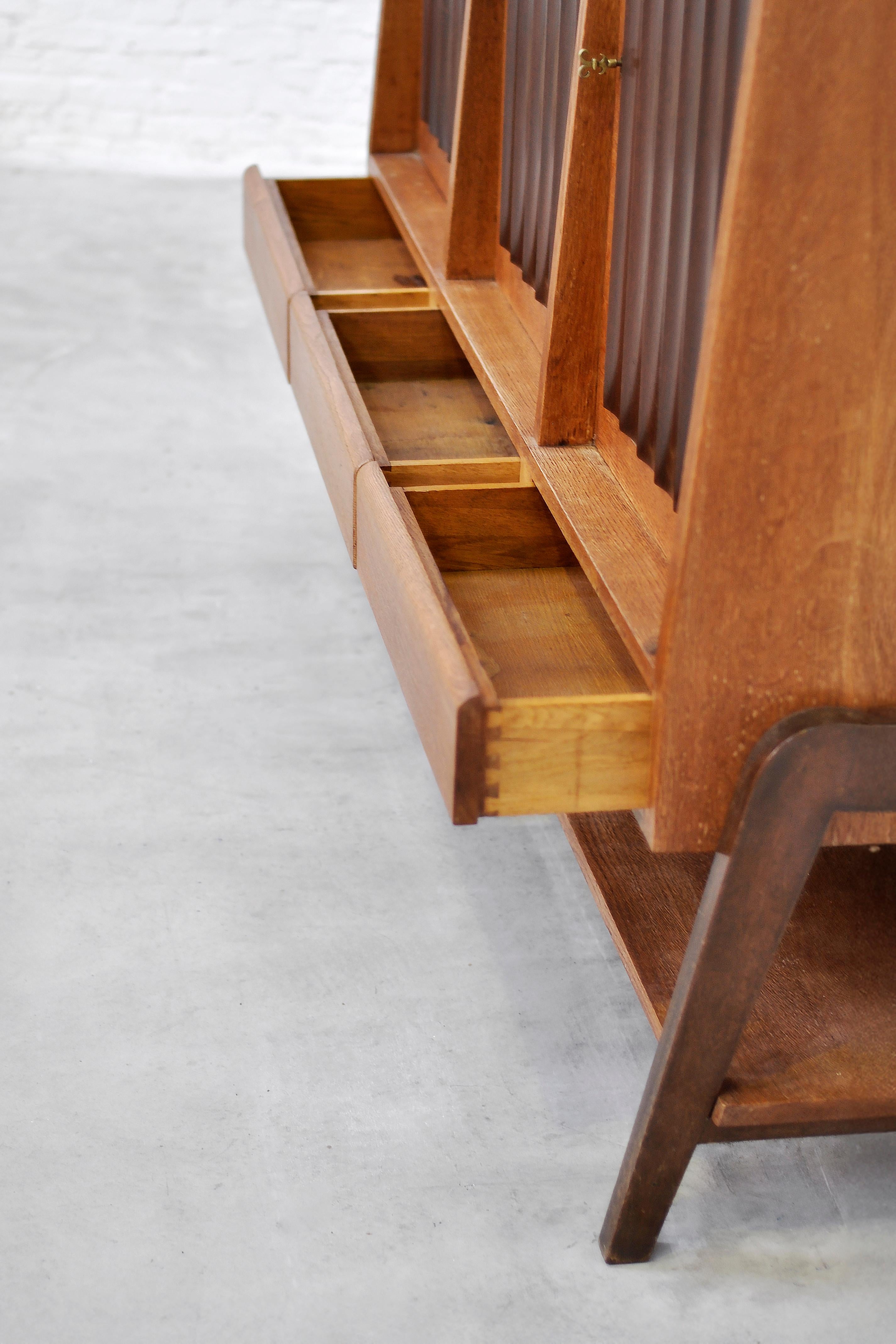 Legno Credenza francese di metà secolo attribuita a Joseph-André Motte, anni '50