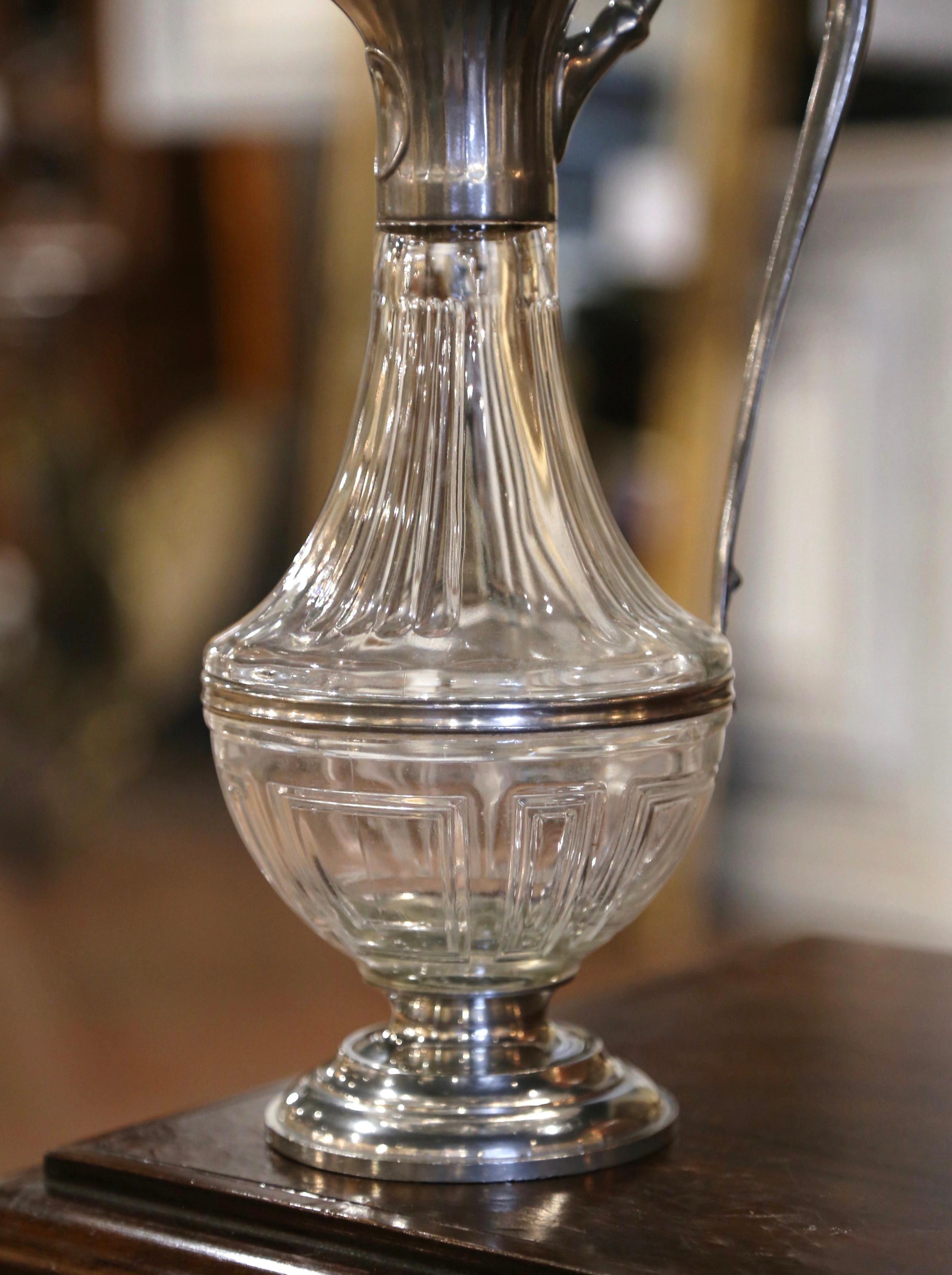 Jarra de Vino de Cristal Francés y Peltre de Mediados de Siglo con Decoración de Hoja de Acanto en Excelente estado para la venta en Dallas, TX