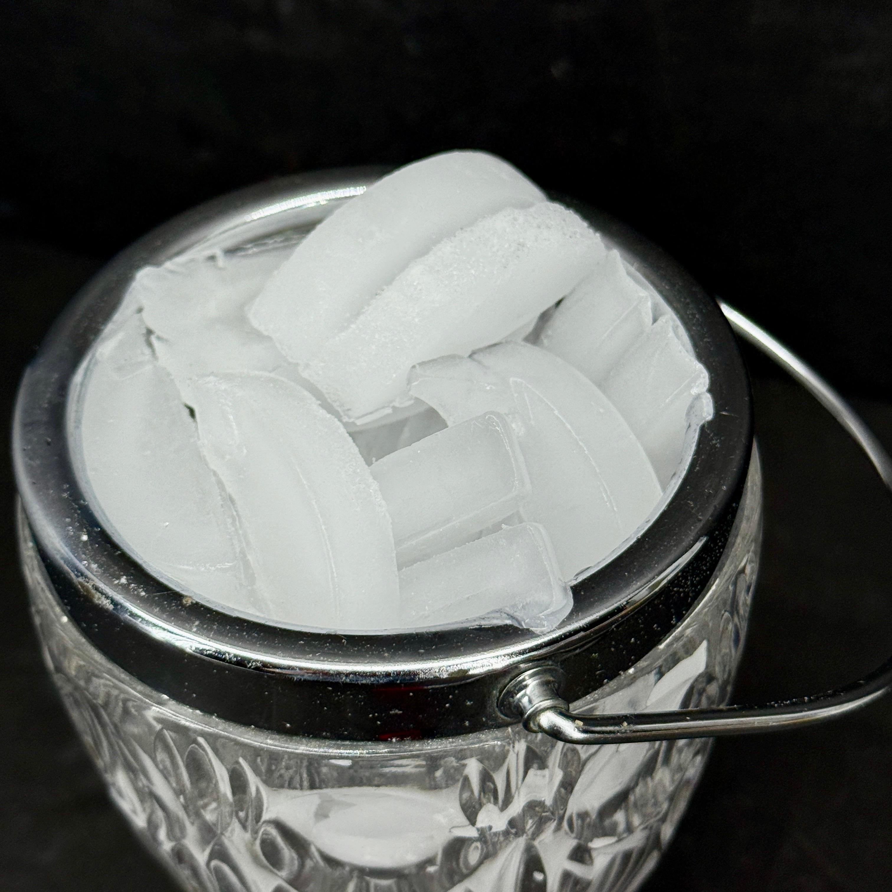 Mid-Century French Cut Crystal Ice Bucket with Handle For Sale 3