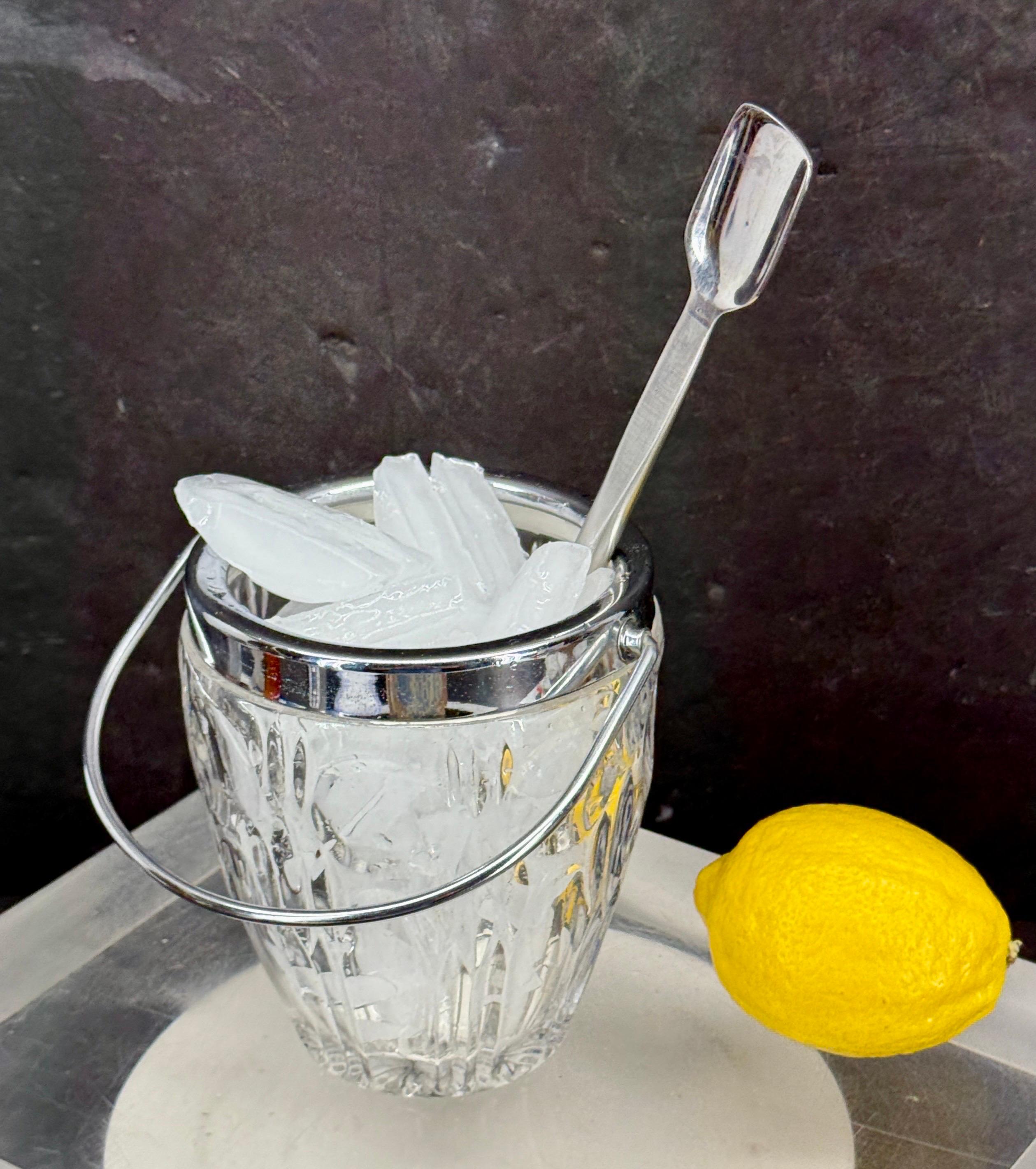 Mid-Century French Cut Crystal Ice Bucket with Handle For Sale 5
