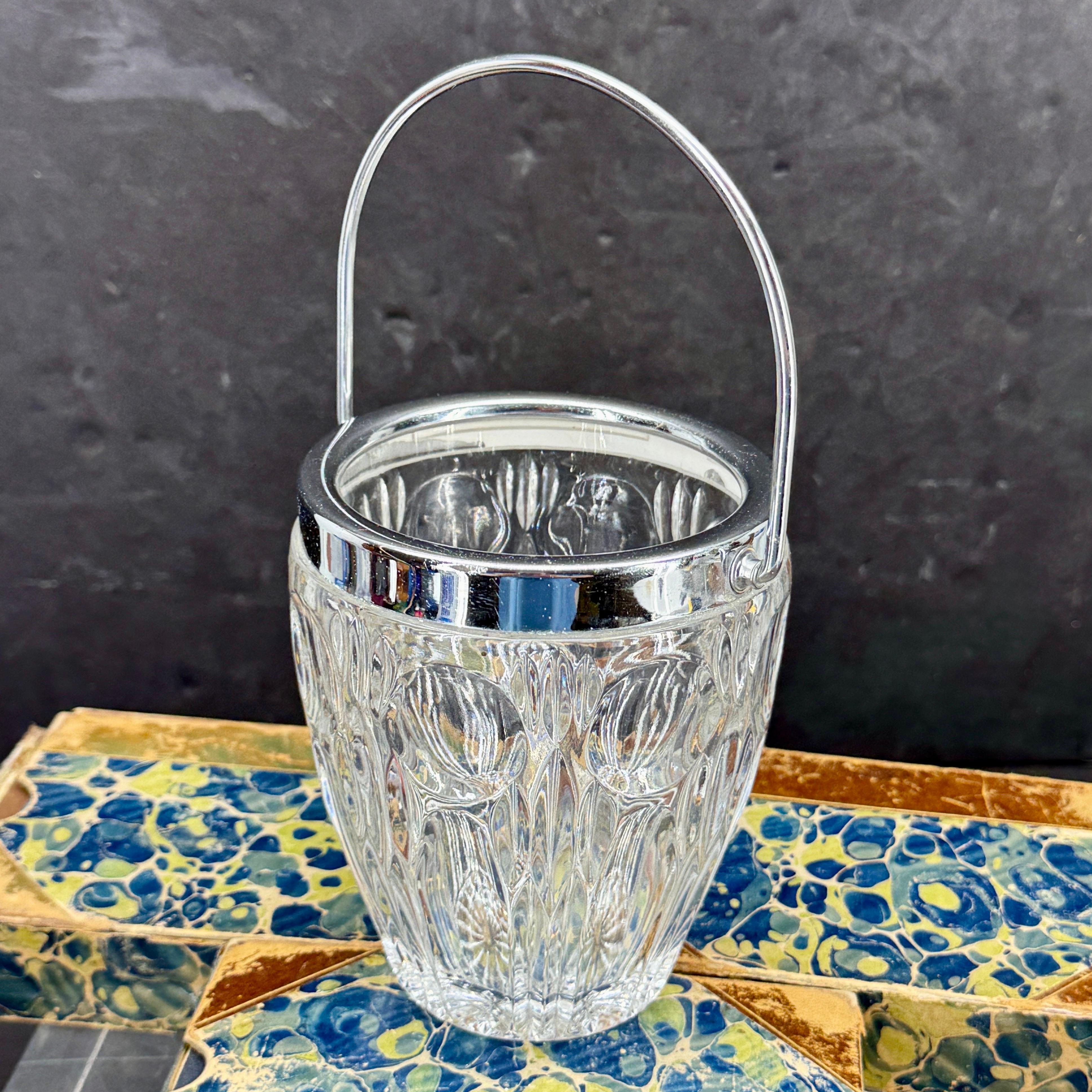 Mid-Century French Cut Crystal Ice Bucket with Handle In Good Condition For Sale In Haddonfield, NJ