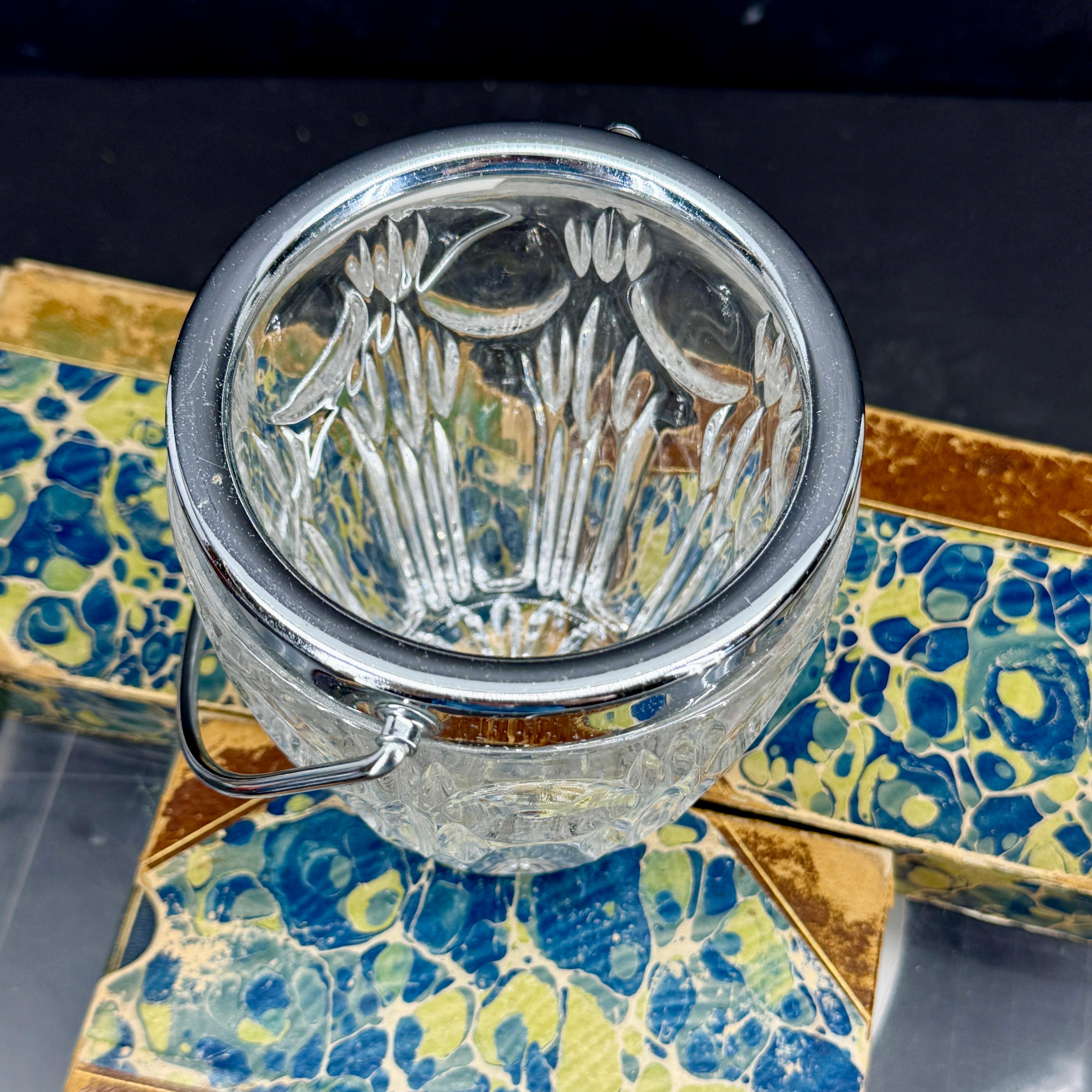 Mid-Century French Cut Crystal Ice Bucket with Handle For Sale 1