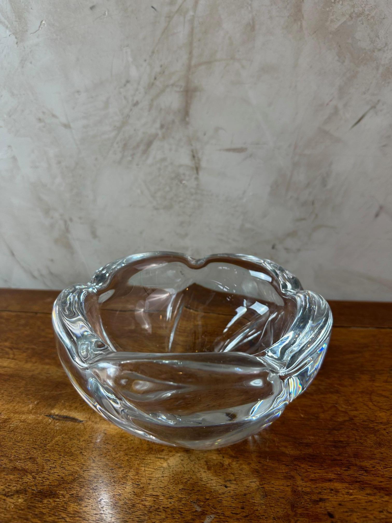 Large Daum crystal ashtray in very good condition dating from the 50s. Signature 