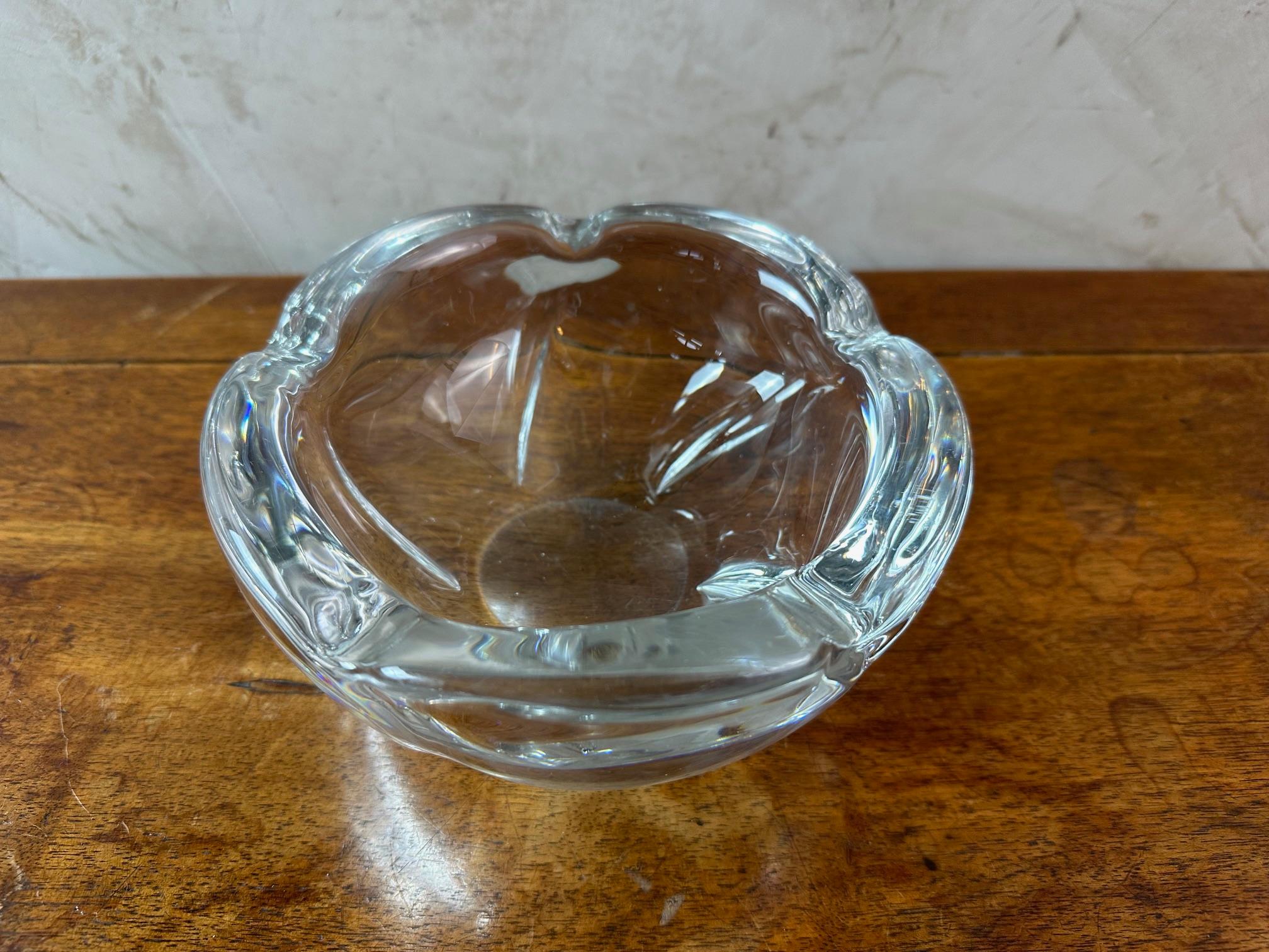 Mid-century French Daum Crystal Ashtray, 1950s In Good Condition For Sale In LEGNY, FR