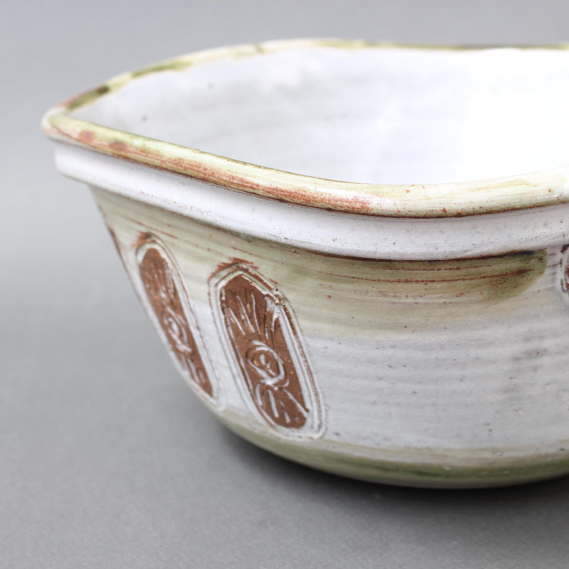 Mid-Century French Decorative Ceramic Bowl by Albert Thiry (circa 1960s) For Sale 9