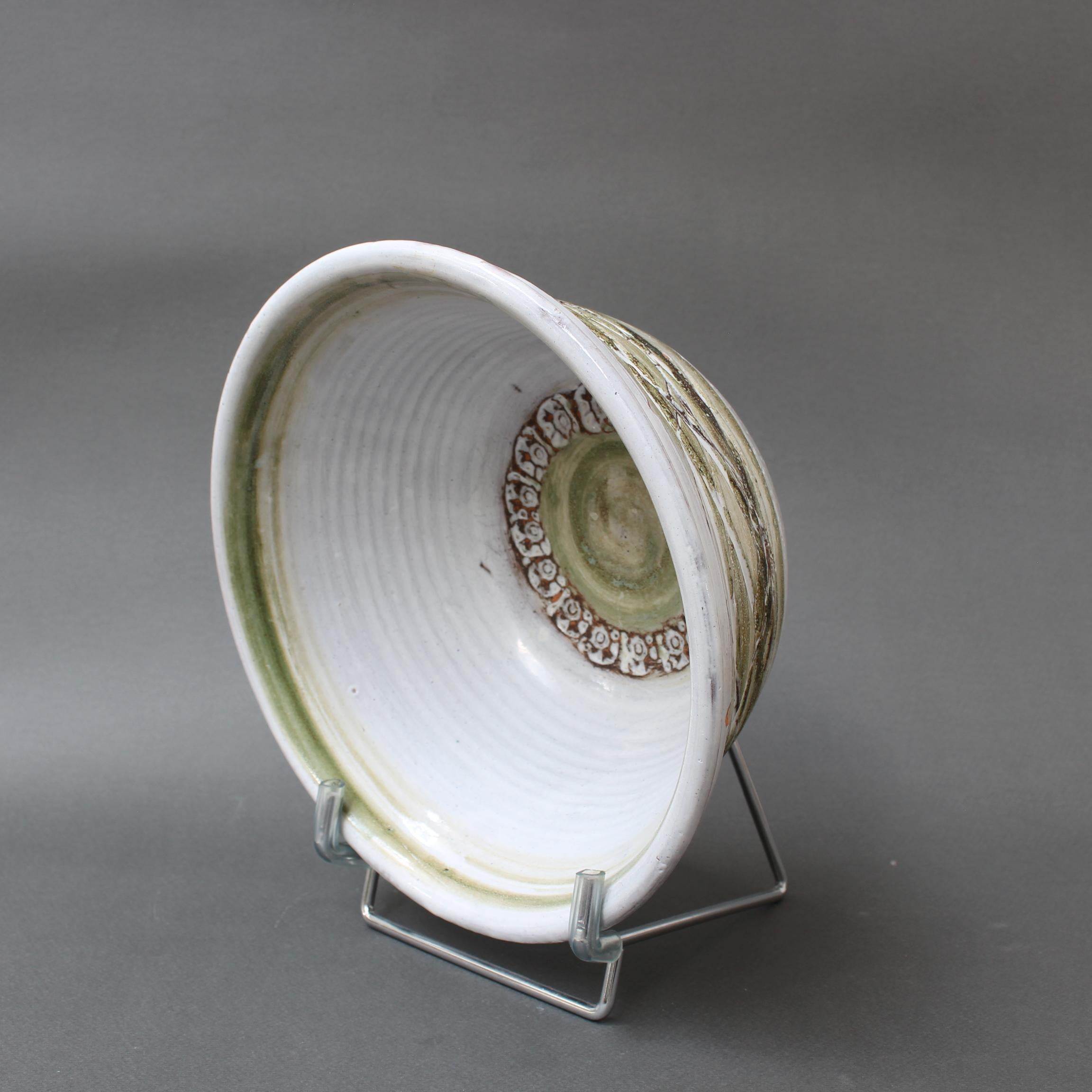 Mid-century decorative ceramic bowl (circa 1960s) by Albert Thiry. Chalky-white glazed interior sides prepare the viewer for the delightful base which consists of a circle of subtle sage green encircled by incised leaf motif with a sunflower effect.